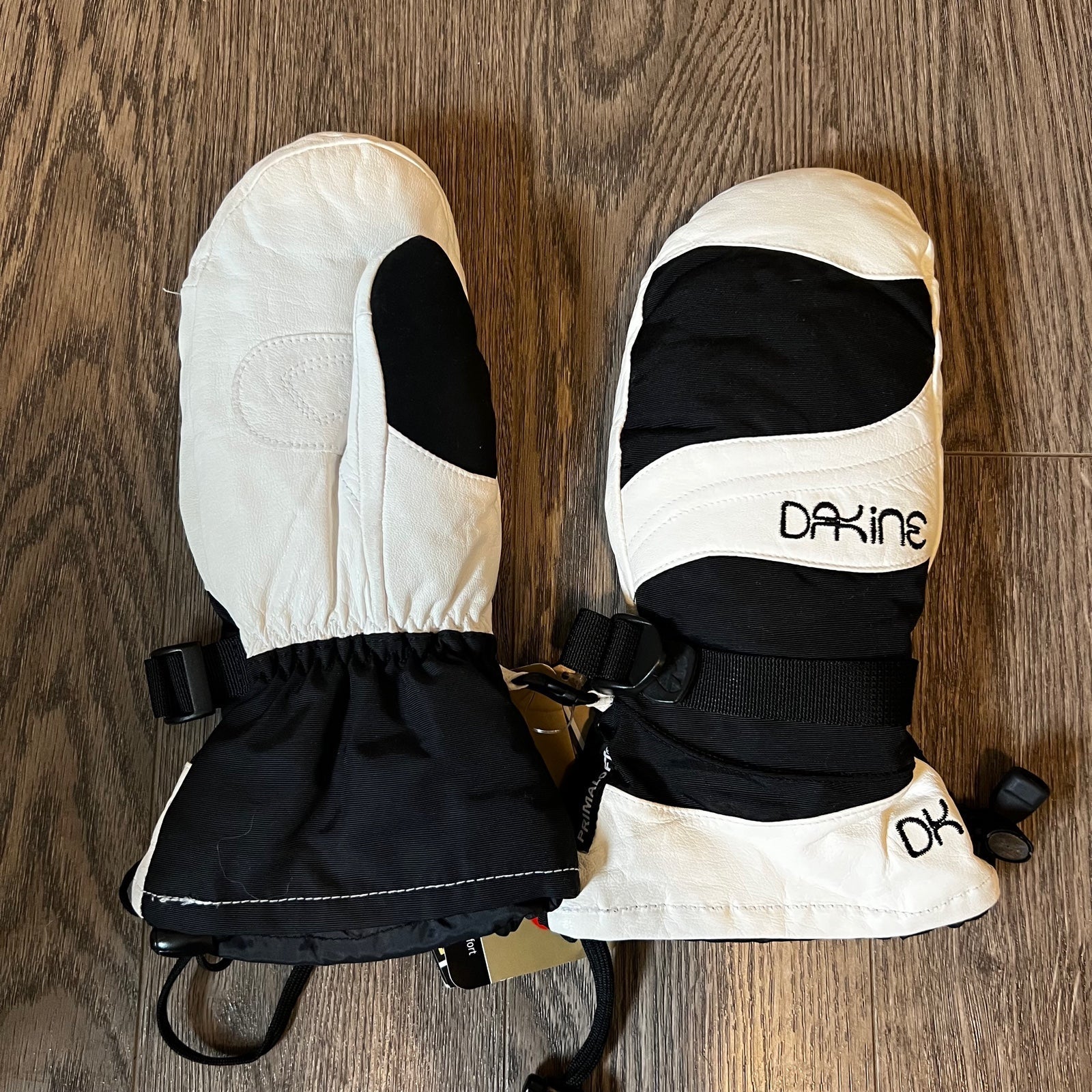 NWT Dakine Goretex Mittens