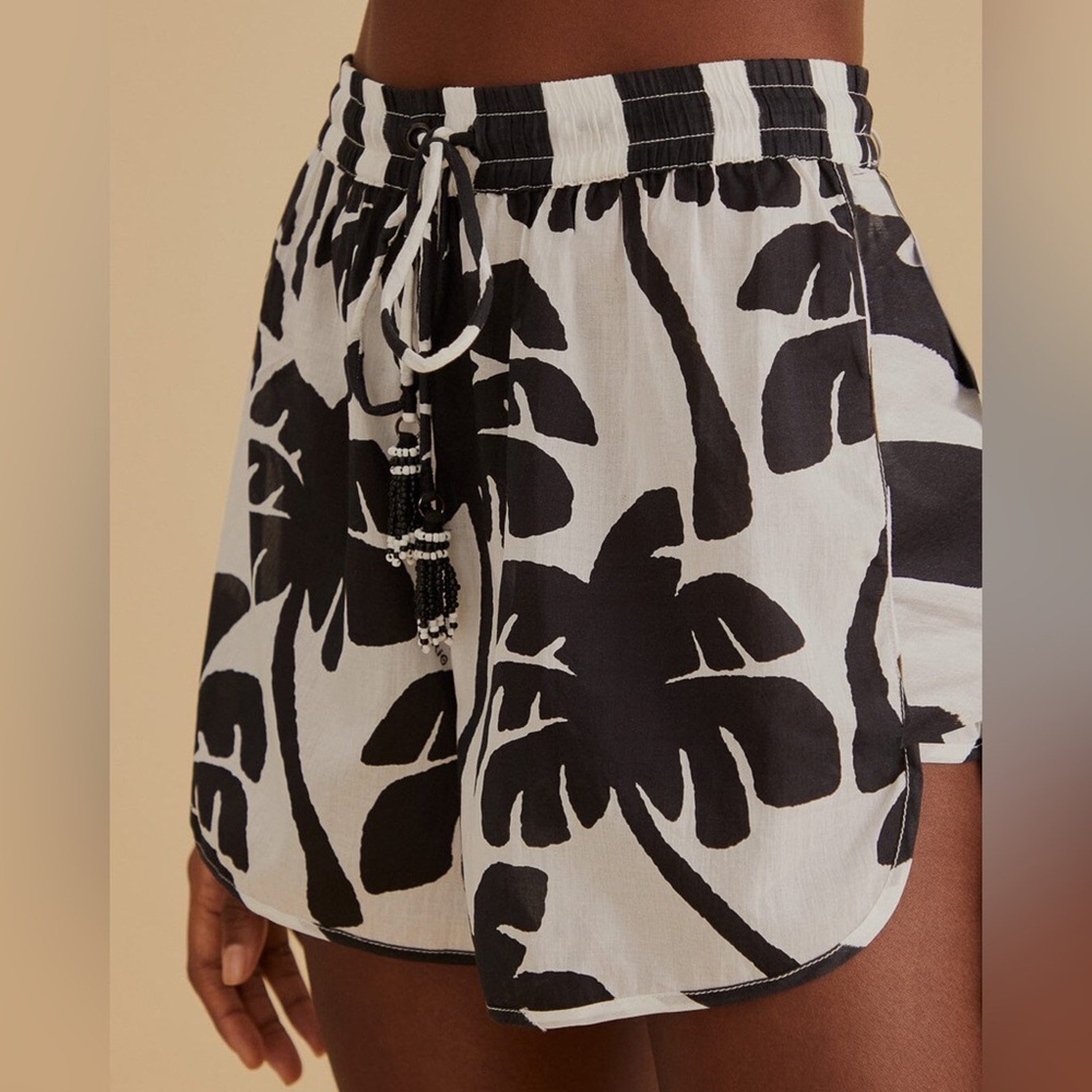 Farm Rio Black and White Palm Tree Shorts sz L