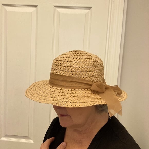 Straw womens hat with monochromatic ribbon