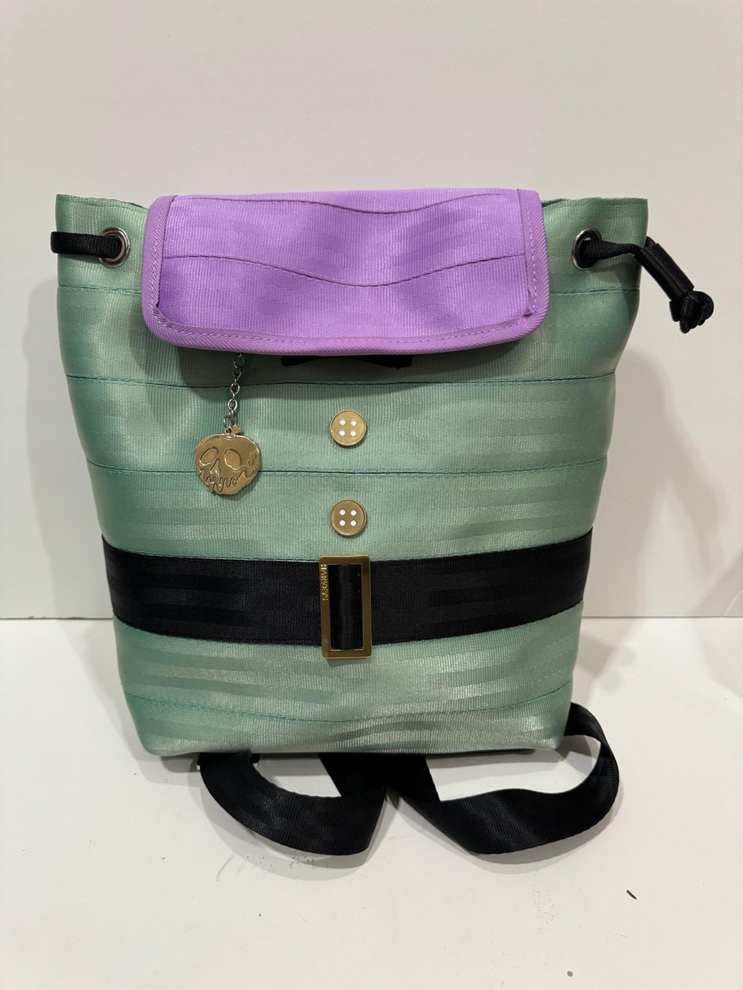 DISNEY HARVEYS SNOW WHITE DOPEY BOOK BAG SEATBELT FLAP TOP