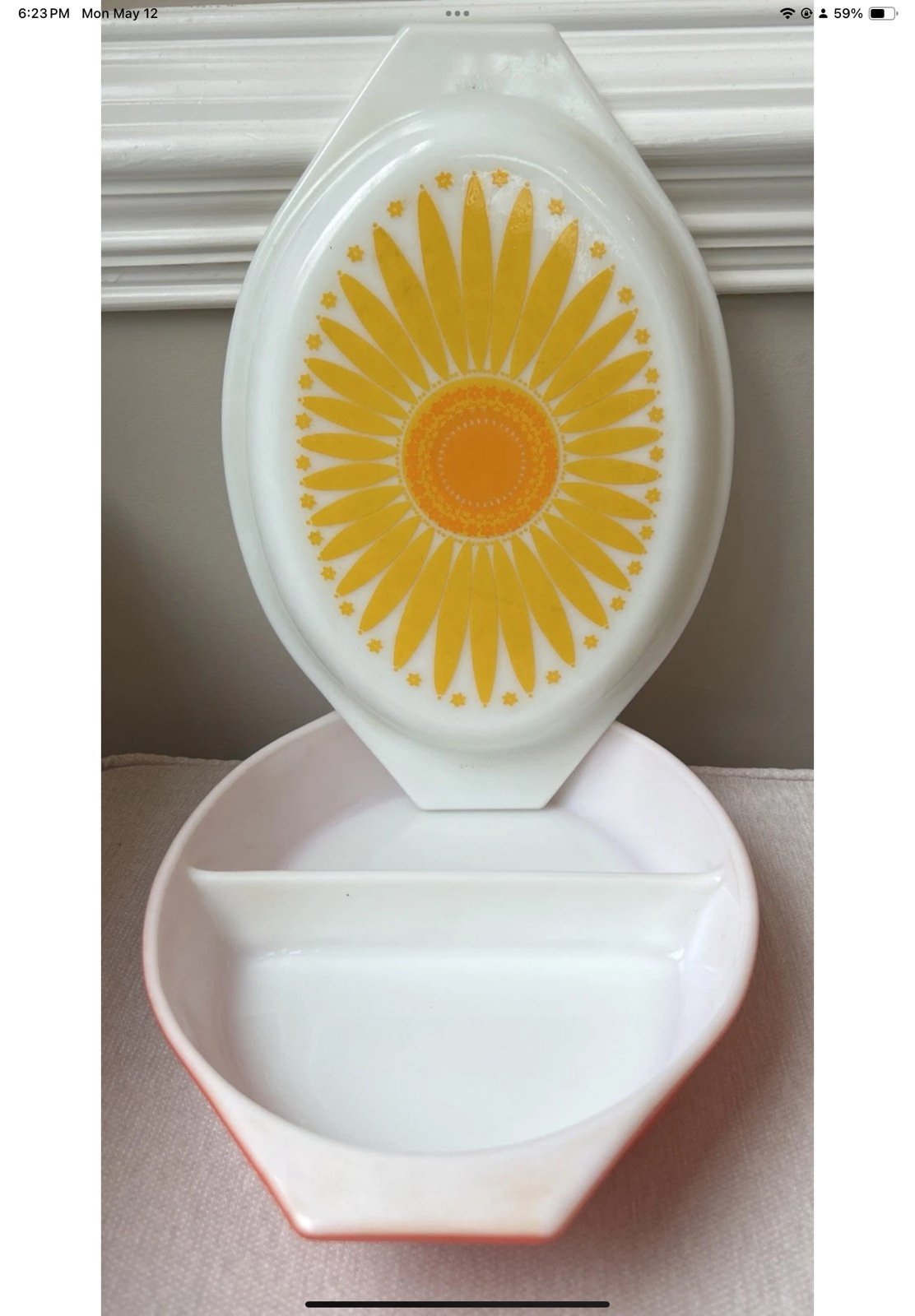 Pyrex Yellow Sunflower Daisy Lid Red Divided Casserole Dish Oval 1.5 Quart VTG