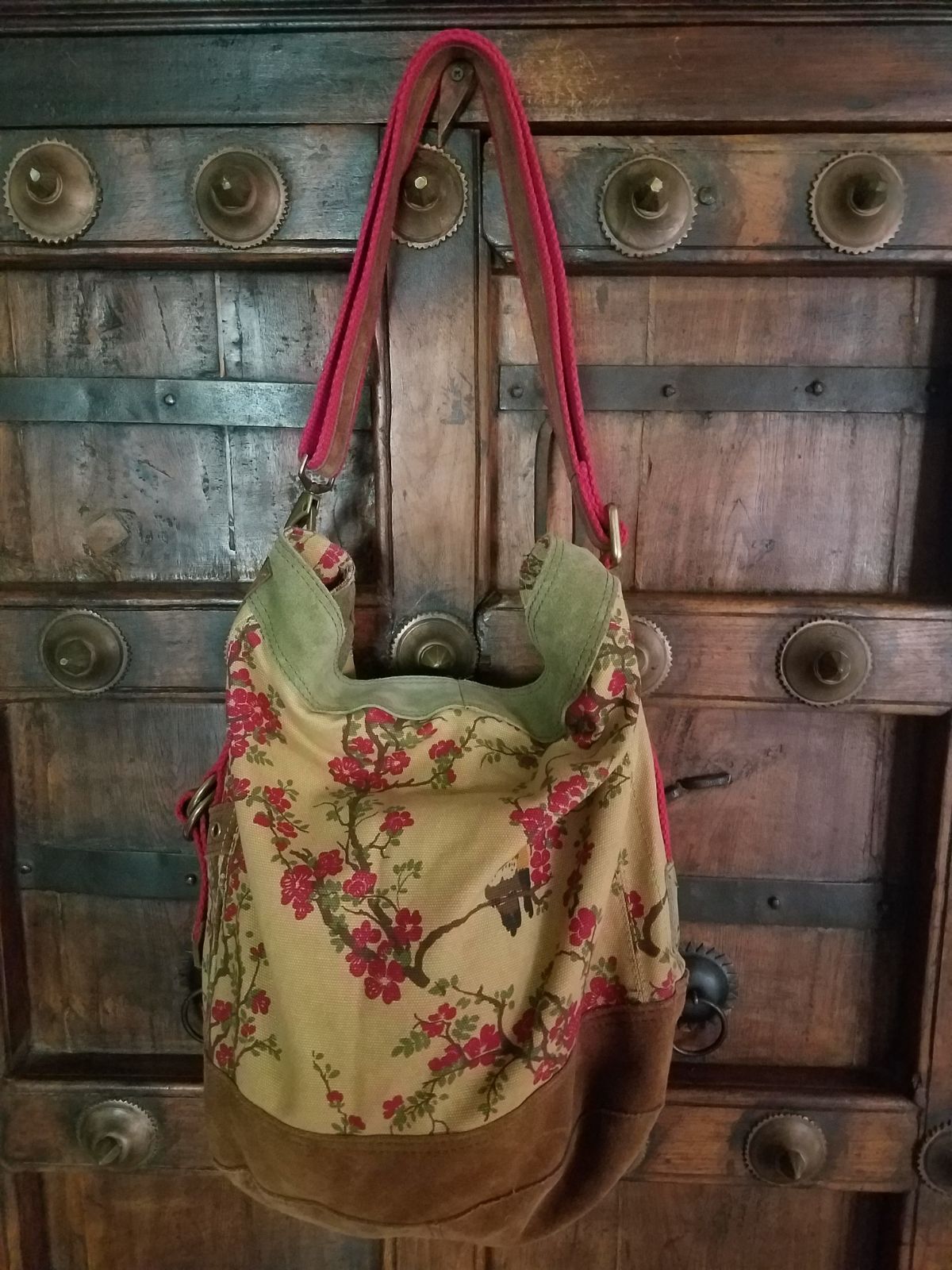 Vintage looking multi color handbag