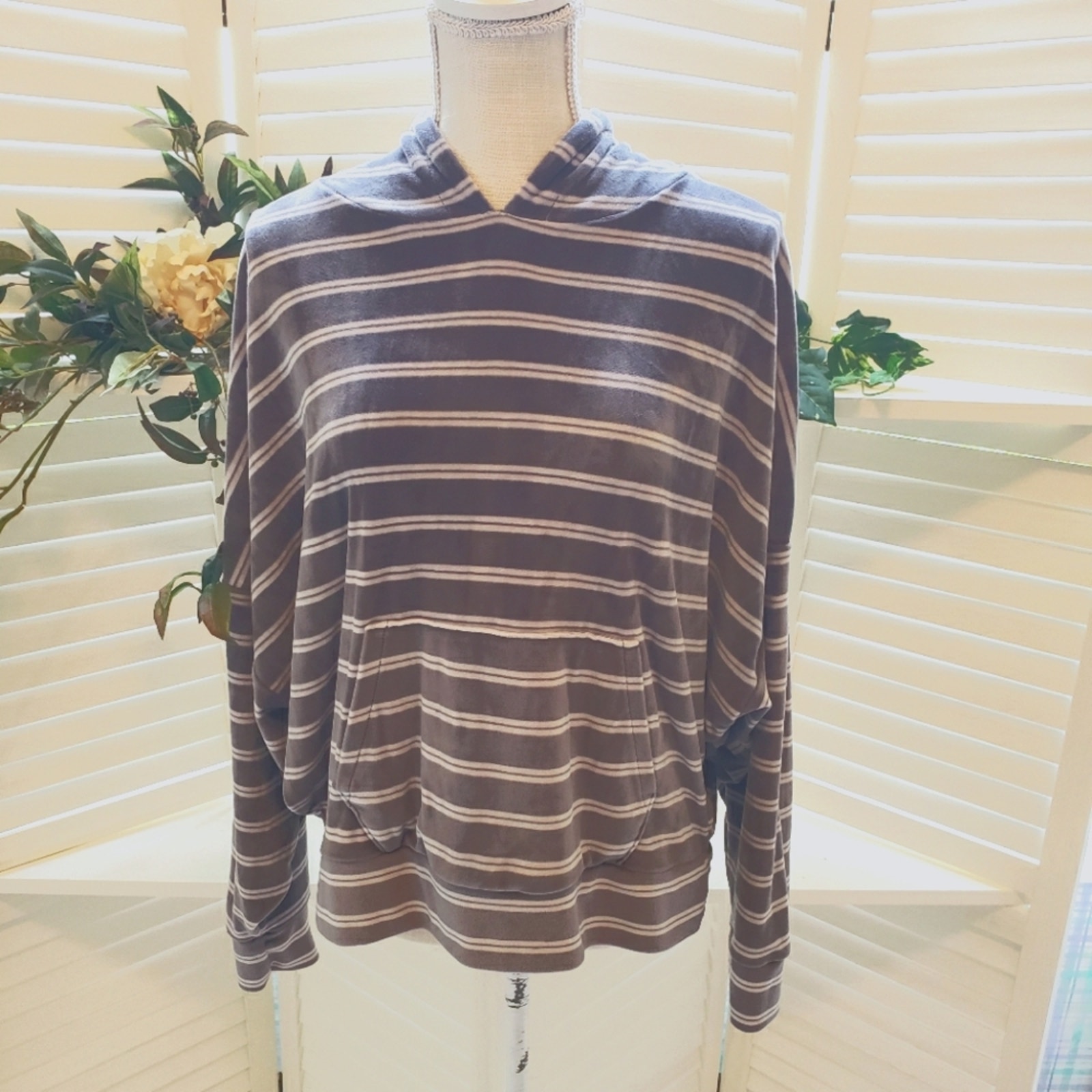 AMERICAN EAGLE SUPER SOFT GRAY STRIPE HOODIE LARGE