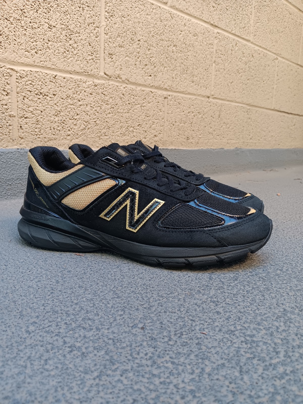 New Balance 990v5 Black Gold Running Shoes Sneakers M990BH5 Men's Sz 10 D Medium