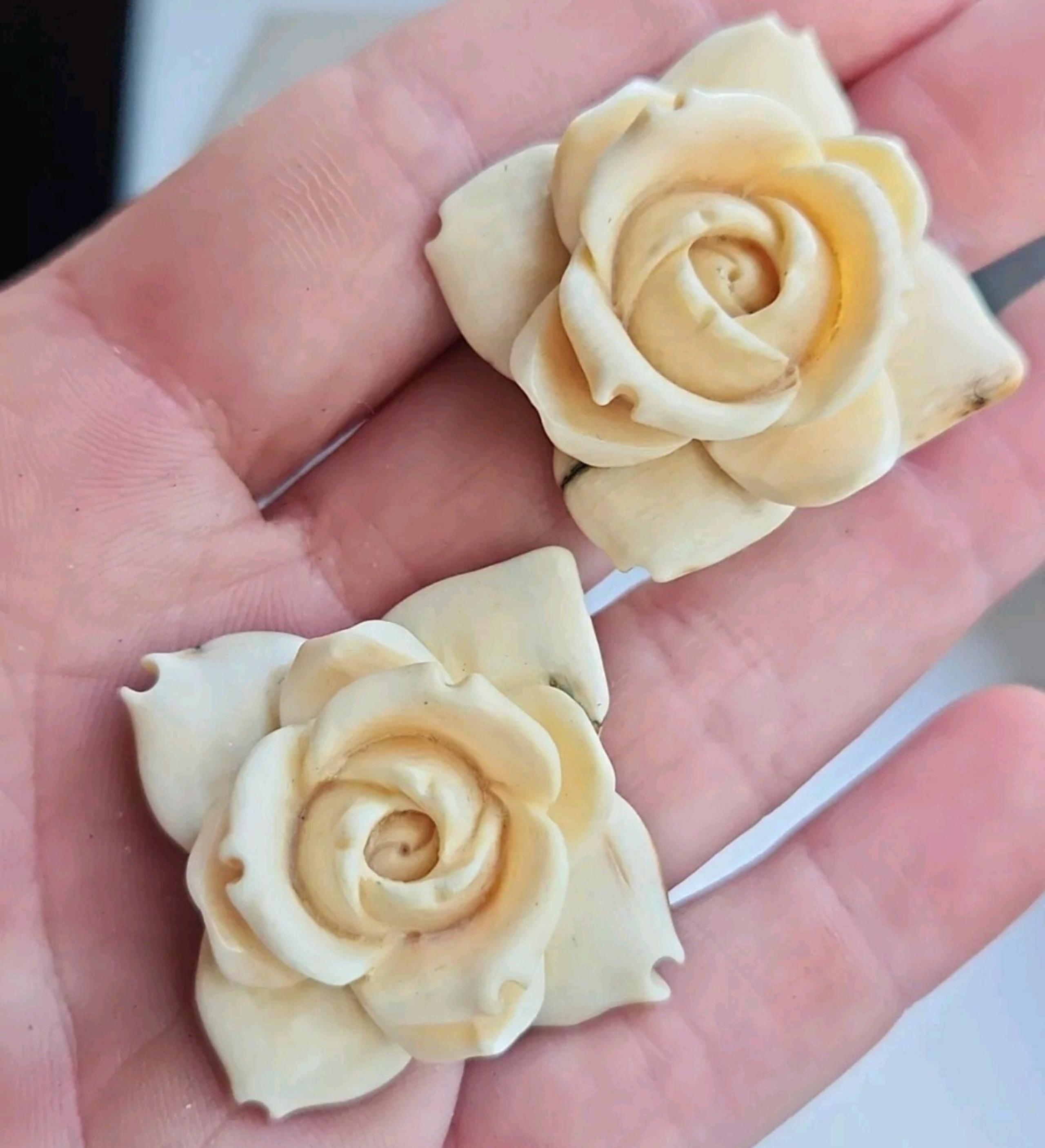 Vintage Estate 3D MCM Cream Carved Rose Floral Earrings 14k Yellow Gold Posts