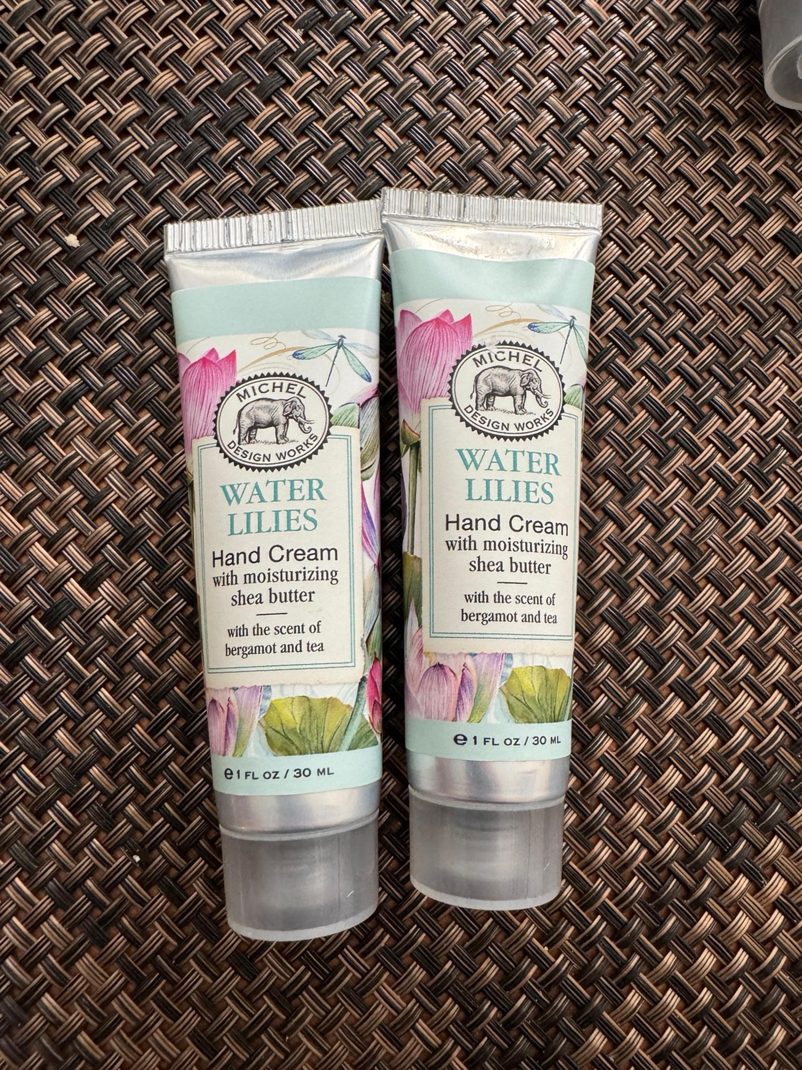 Michel design works water Lilies lotion