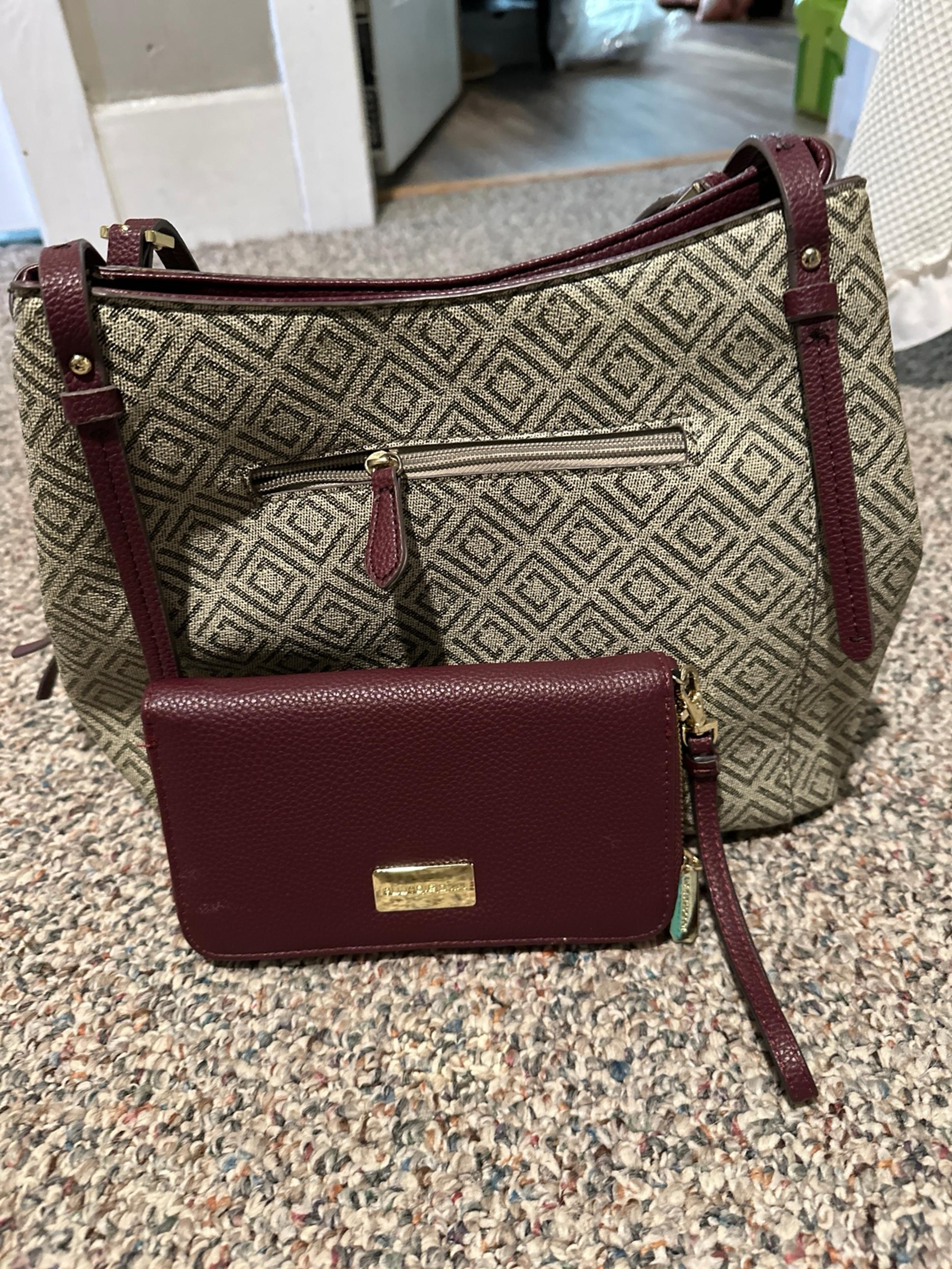 Liz Claiborne Shoulder  tan & maroon  Matching Wallet Great Condition