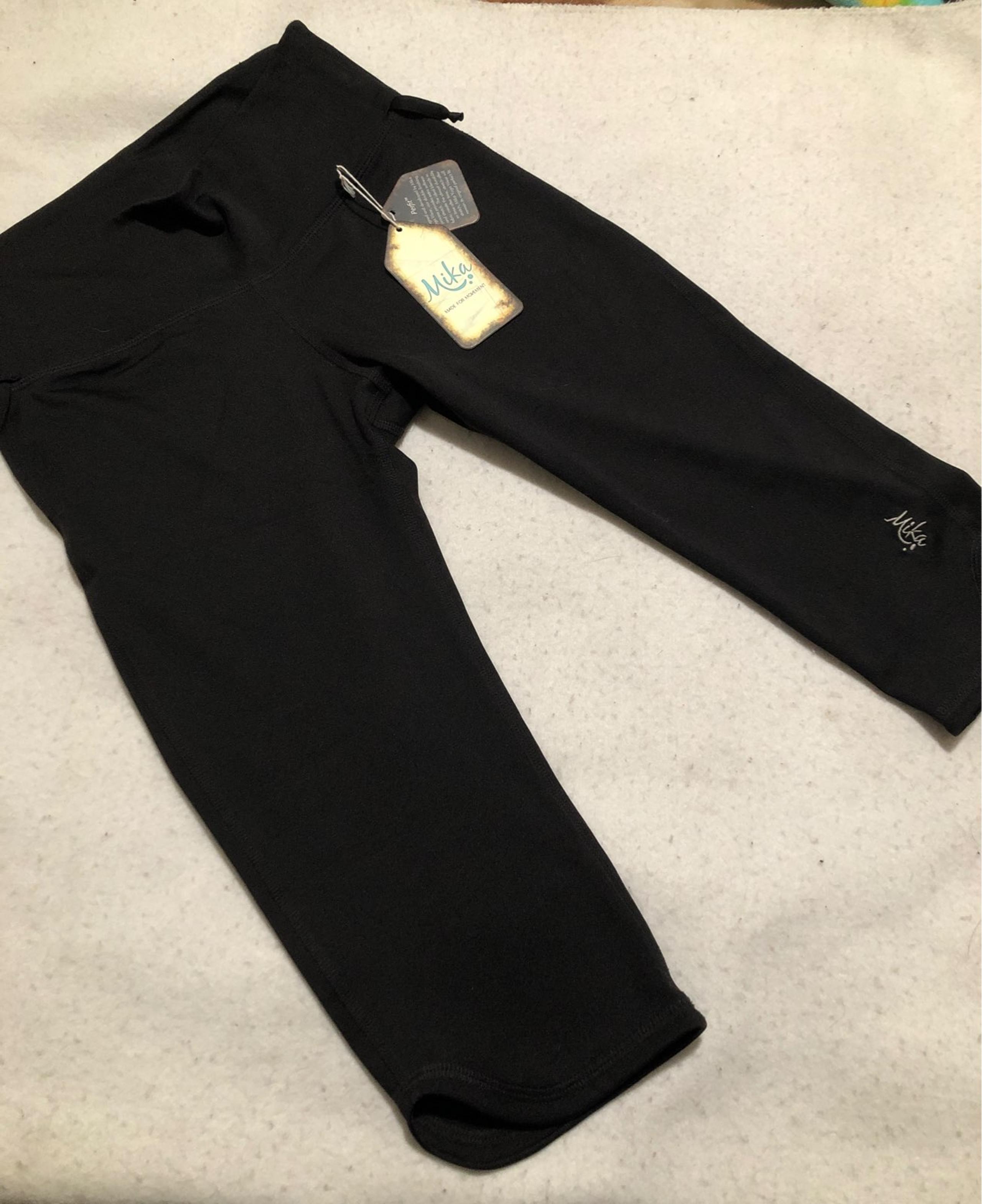 NWT Mika M/L cropped leggings
