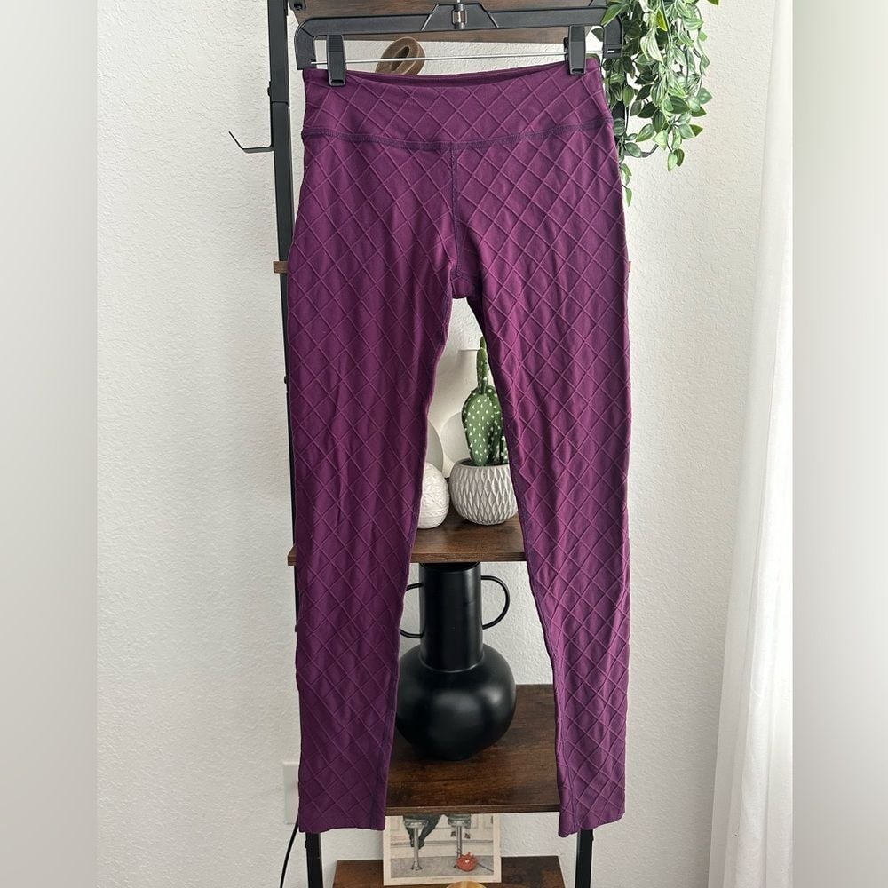 Womens Beyond Yoga eggplant color leggings. Size large.