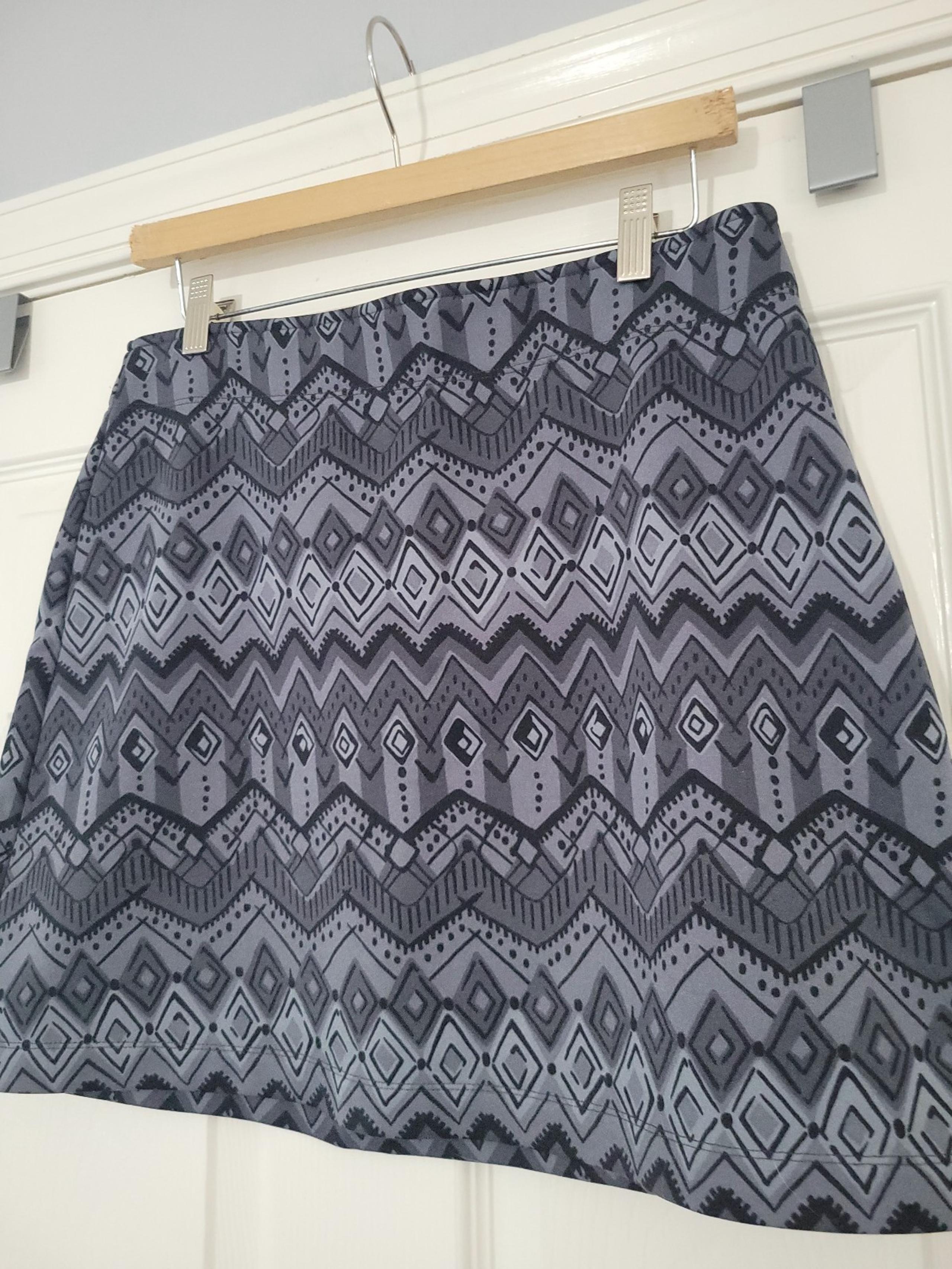Athleta Black Gray Monarch Tech Fleece Lined Pull-on Skirt Women's Size Medium