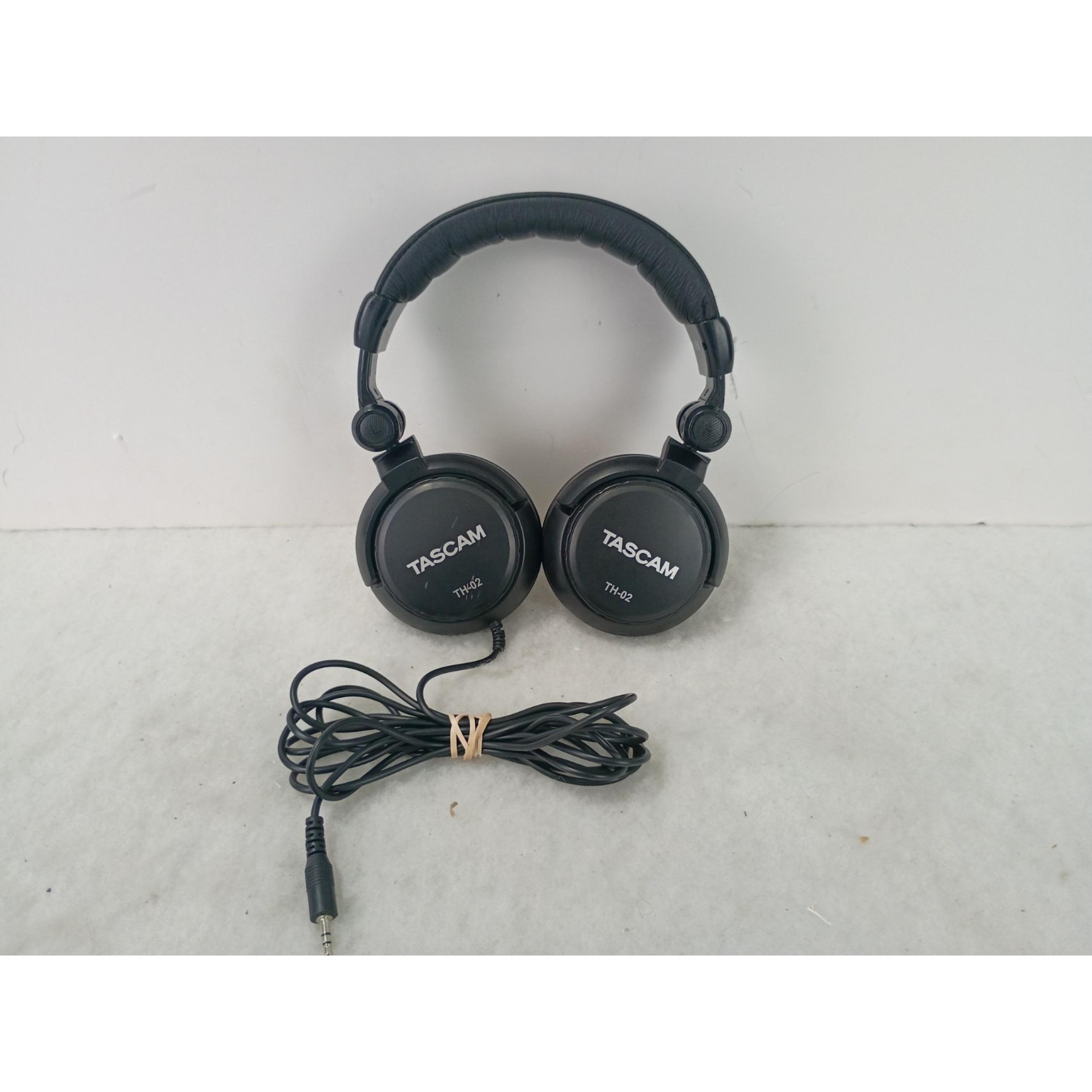 Tascam TH-02 Recording Studio Closed-Back Headphones Black