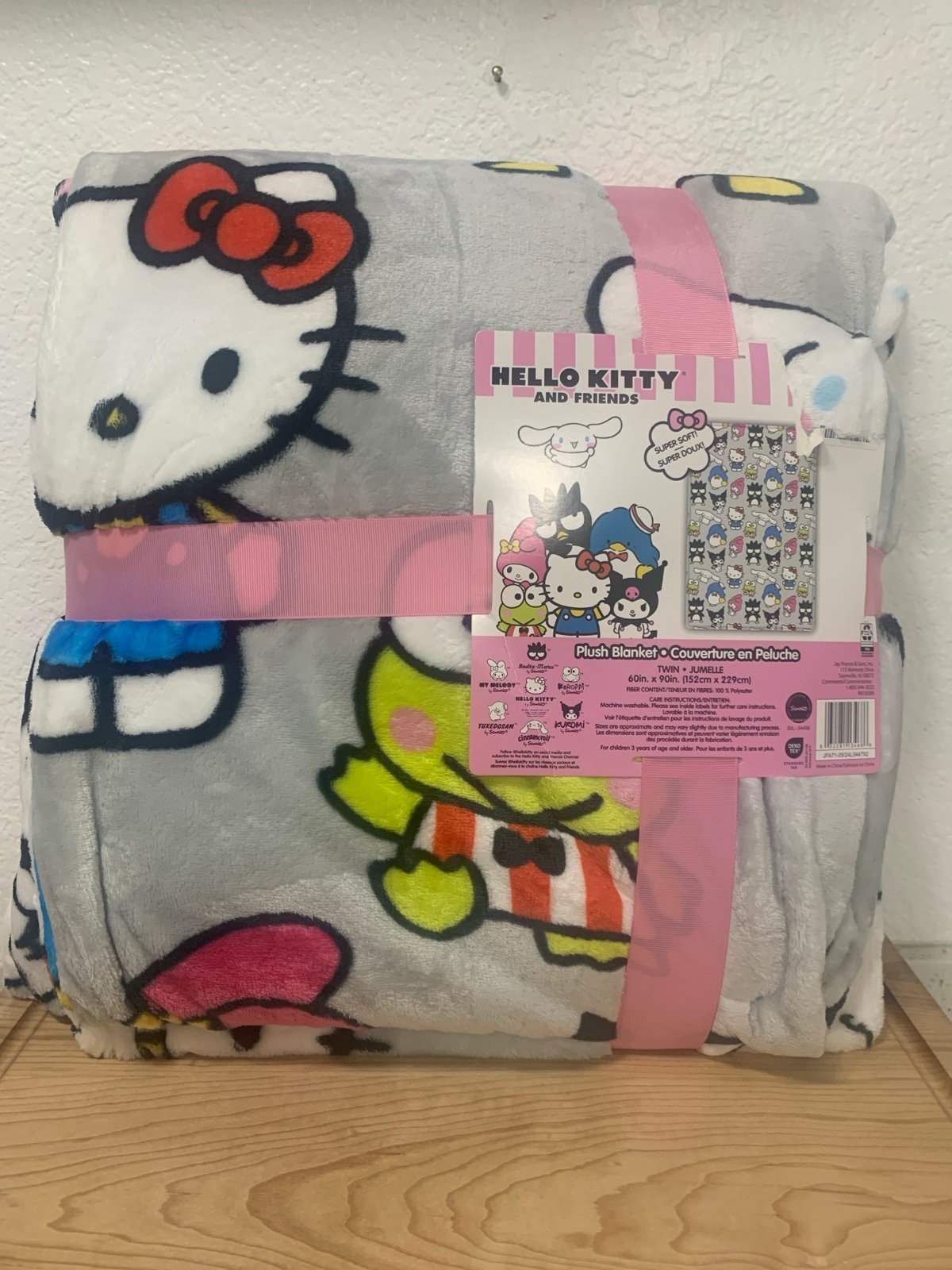 New Hello Kitty & Friends 60 x 90 Twin Gray Super Soft Plush Blanket With Bow