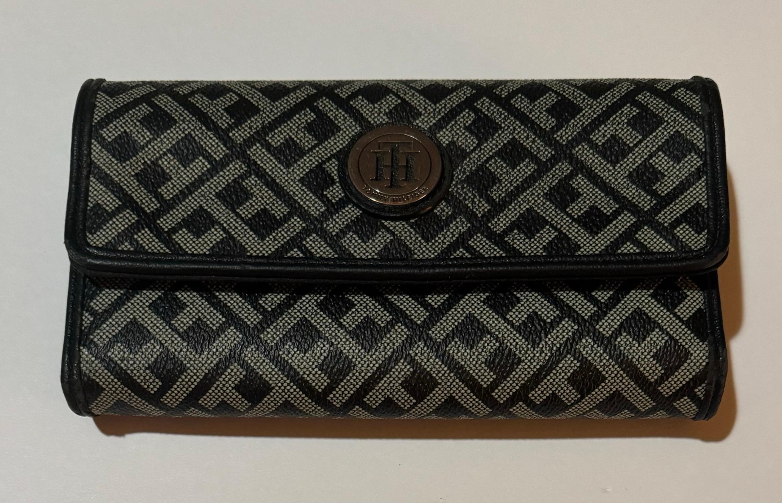 Tommy Hilfiger Women’s Checkbook Wallet