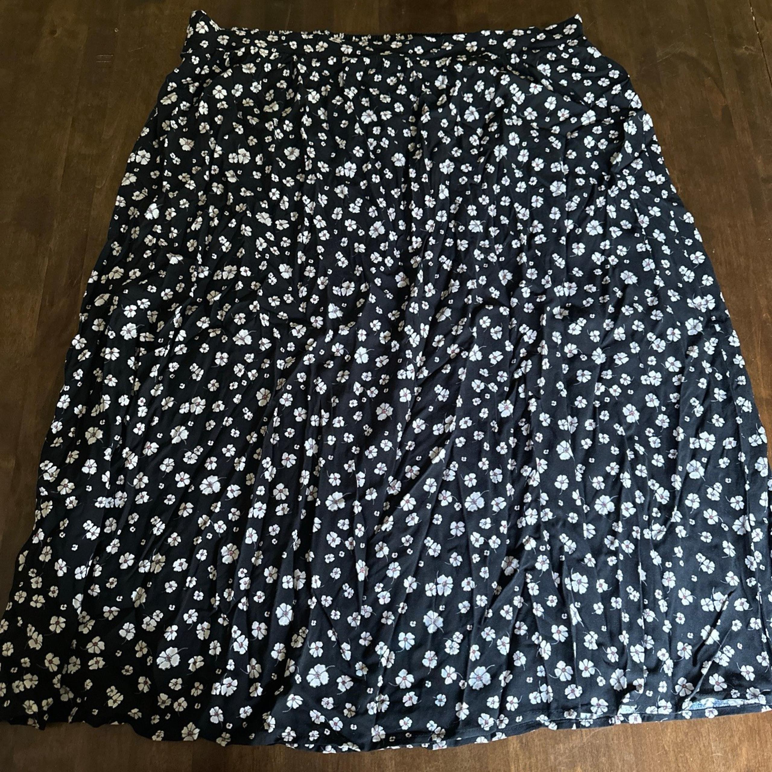 Nine West XXL Skirt Pull On Floral Daisy Prarie Black White Print Artsy Cottage