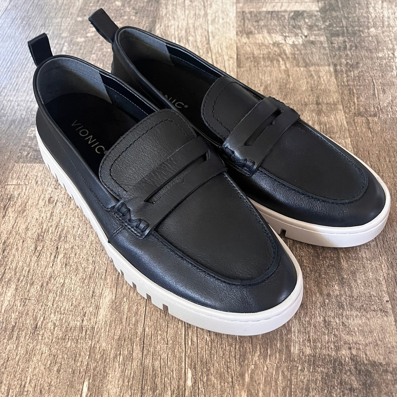 Vionic Women's Uptown Black Leather Arch Support Loafers sz 5 wide