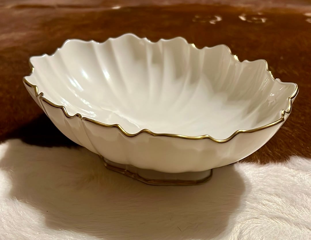 Lenox Large Oval Scalloped Footed Bowl w/24k Handpainted Gold Trim VTG