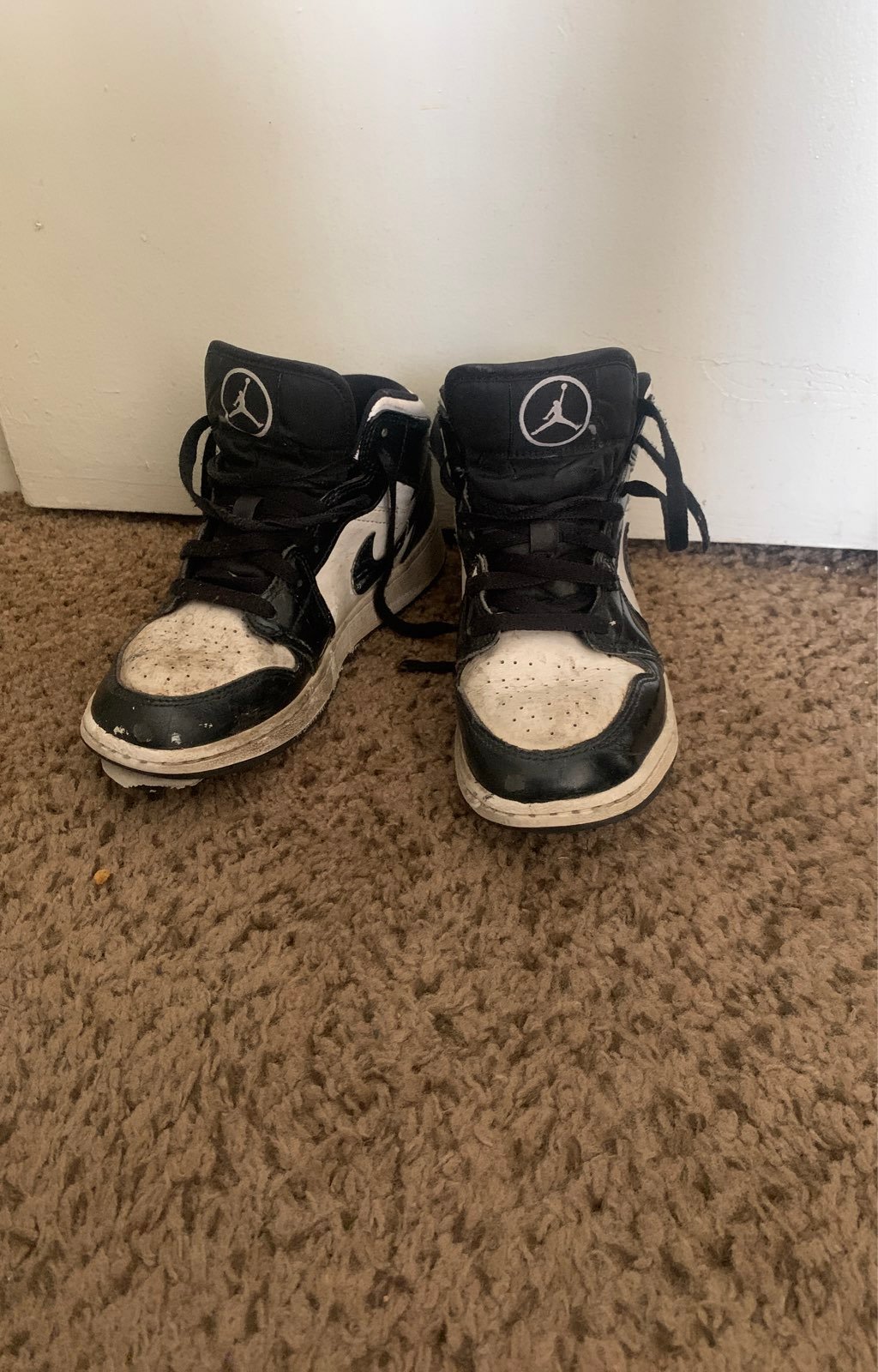 Retro mid top white and black jordans