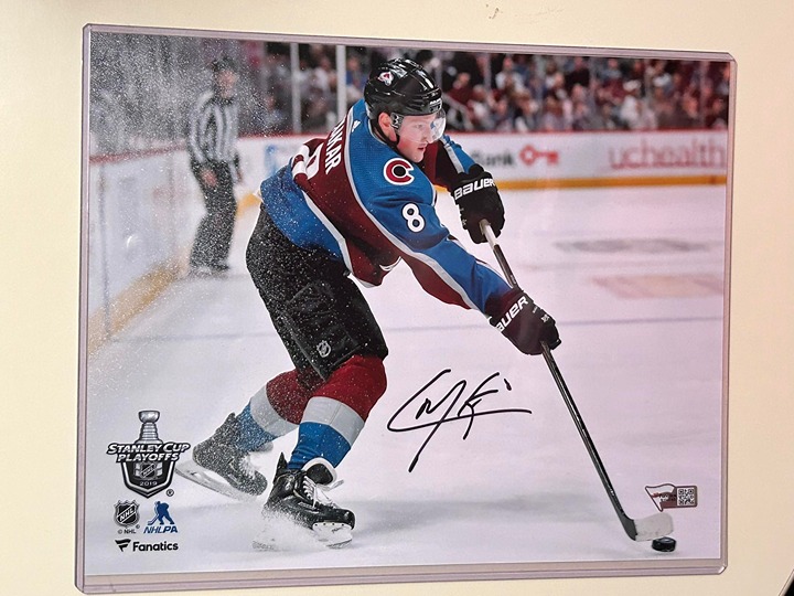 Cale Makar ( Avalanche ) signed Photo