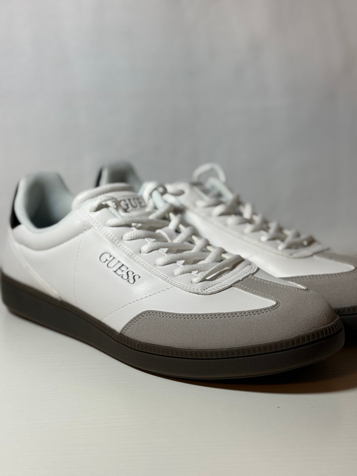 Guess Men’s Size 10.5 White/grey Bazto Sneakers Gummy Designer Shoes NTW Rare!