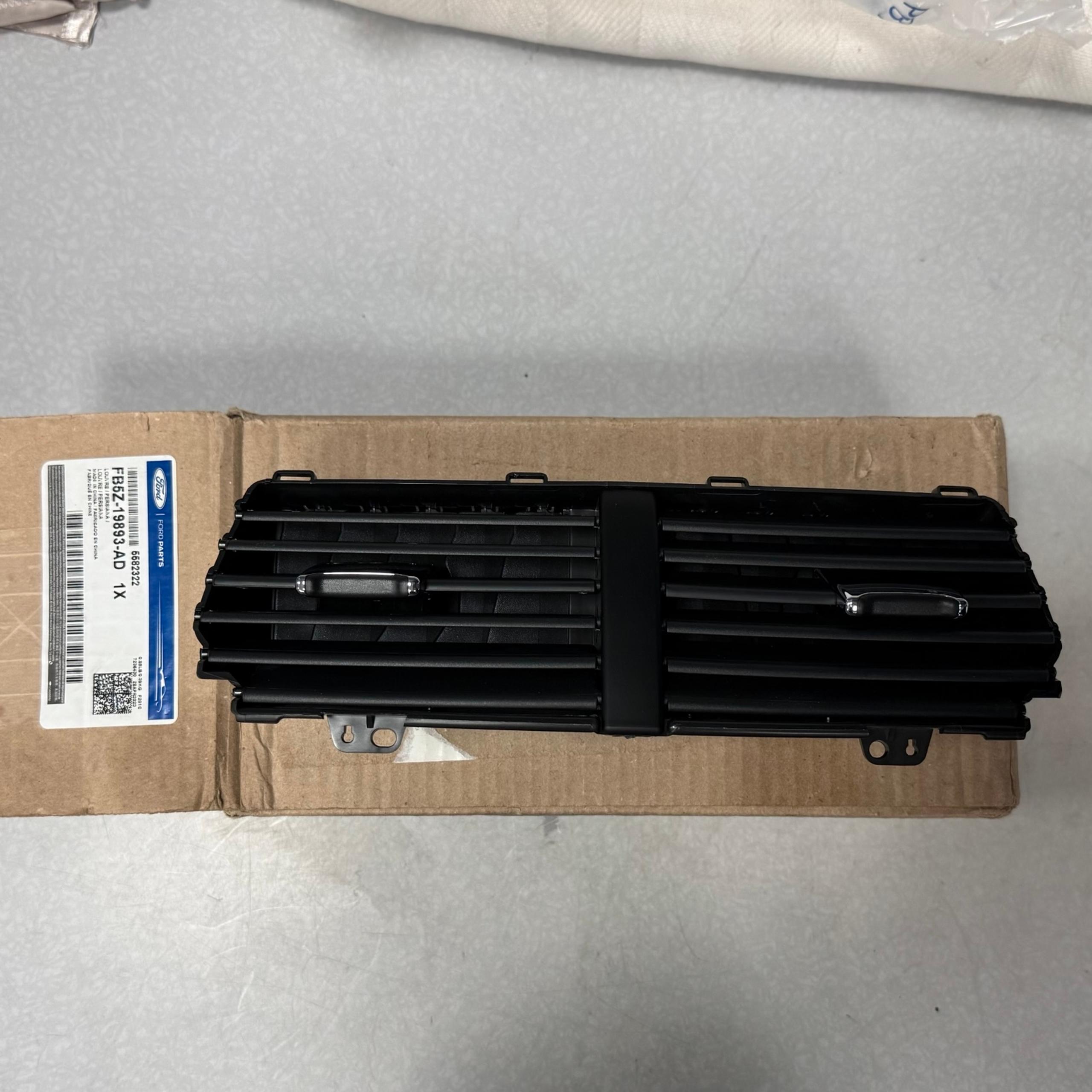 2016-2019 Ford Explorer OEM Center Dash Dual Air Vent Louver FB5Z-19893-AD