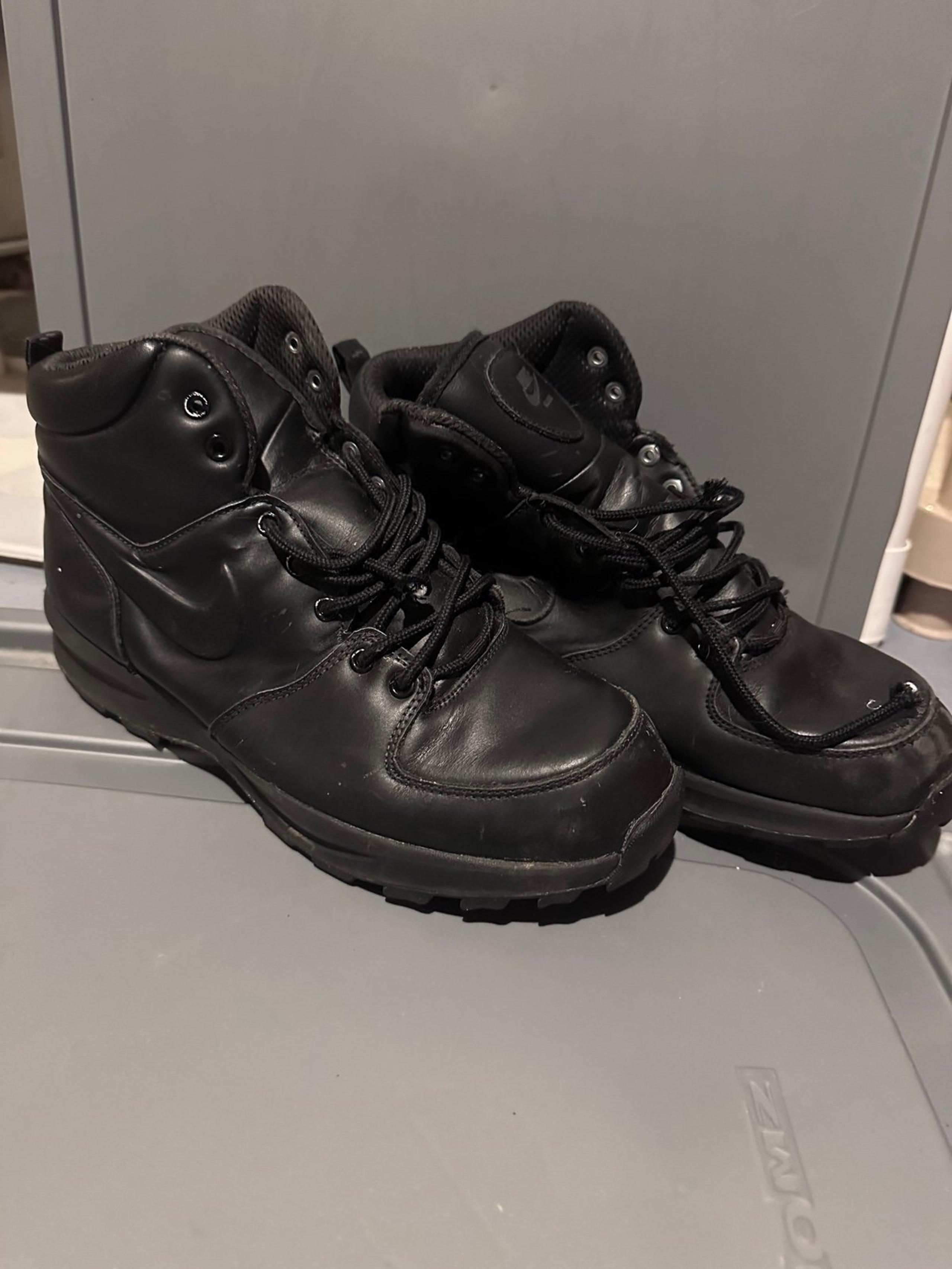 Nike Manoa hiking leather boots for men size 12 us