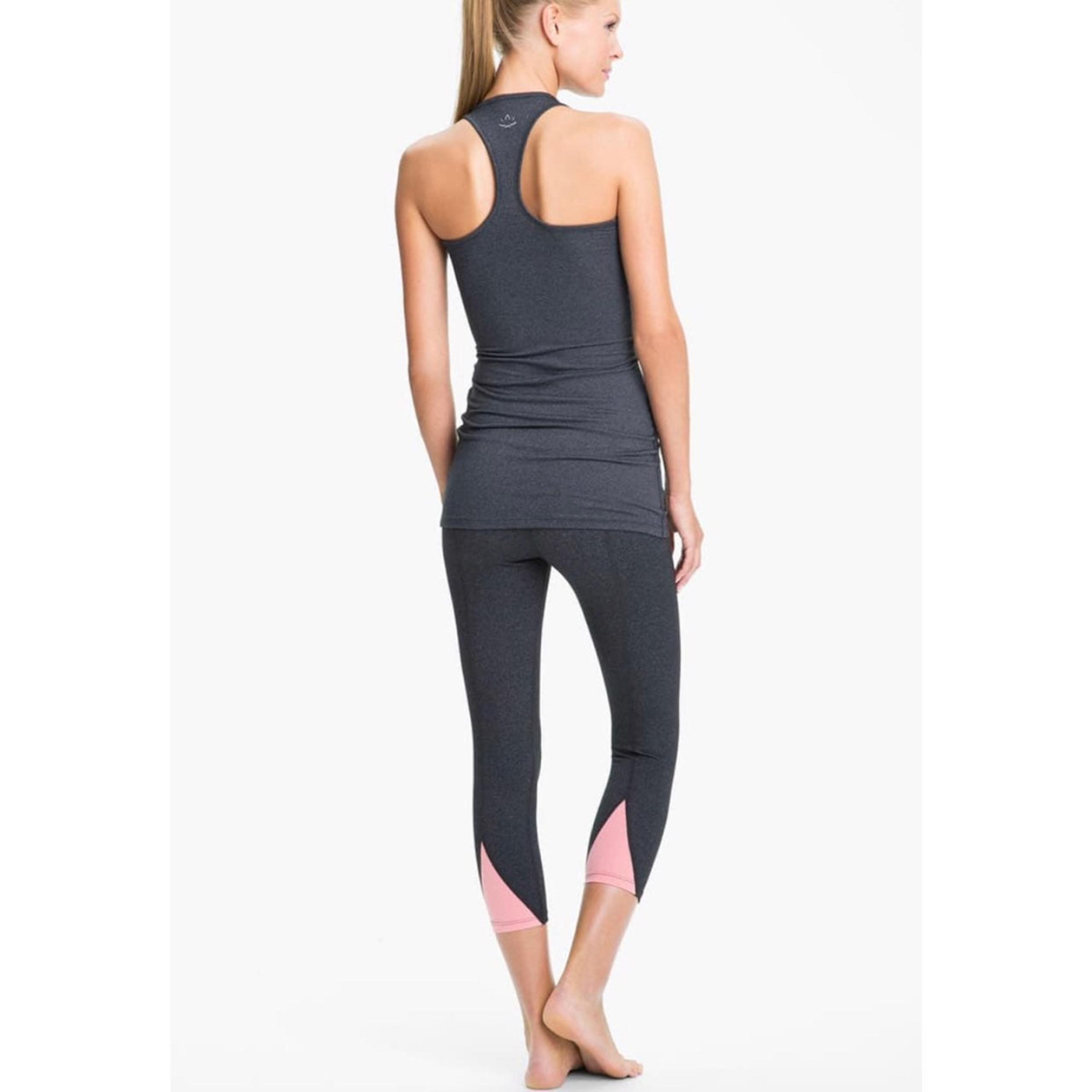 Beyond Yoga Pop Triangle Capri Legging