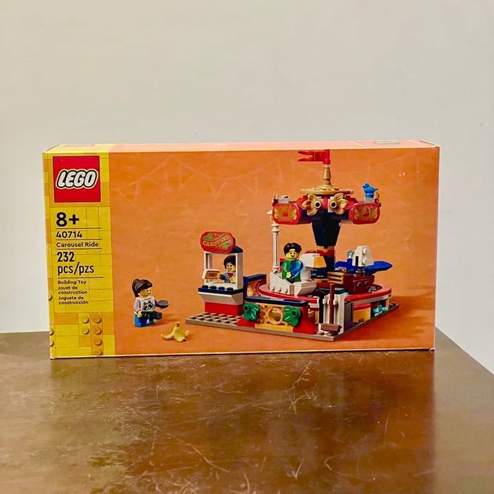 LEGO 40714 Carousel Ride 232pcs Brand NIB New sealed Box IN HAND