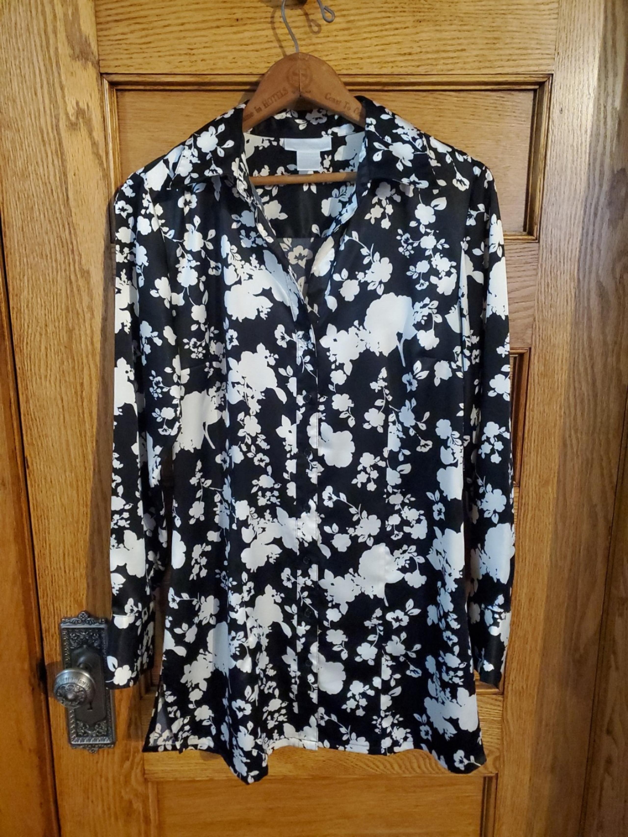 Worthington Black White Floral Button Front Tunic Size Medium