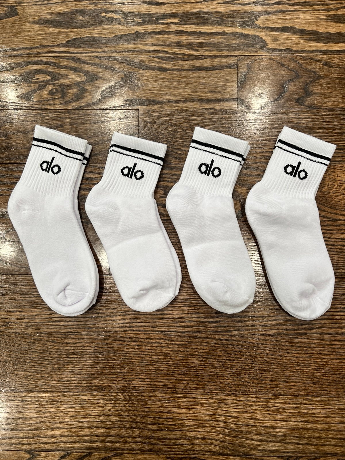 Alo Throwback socks 4 pairs brand new