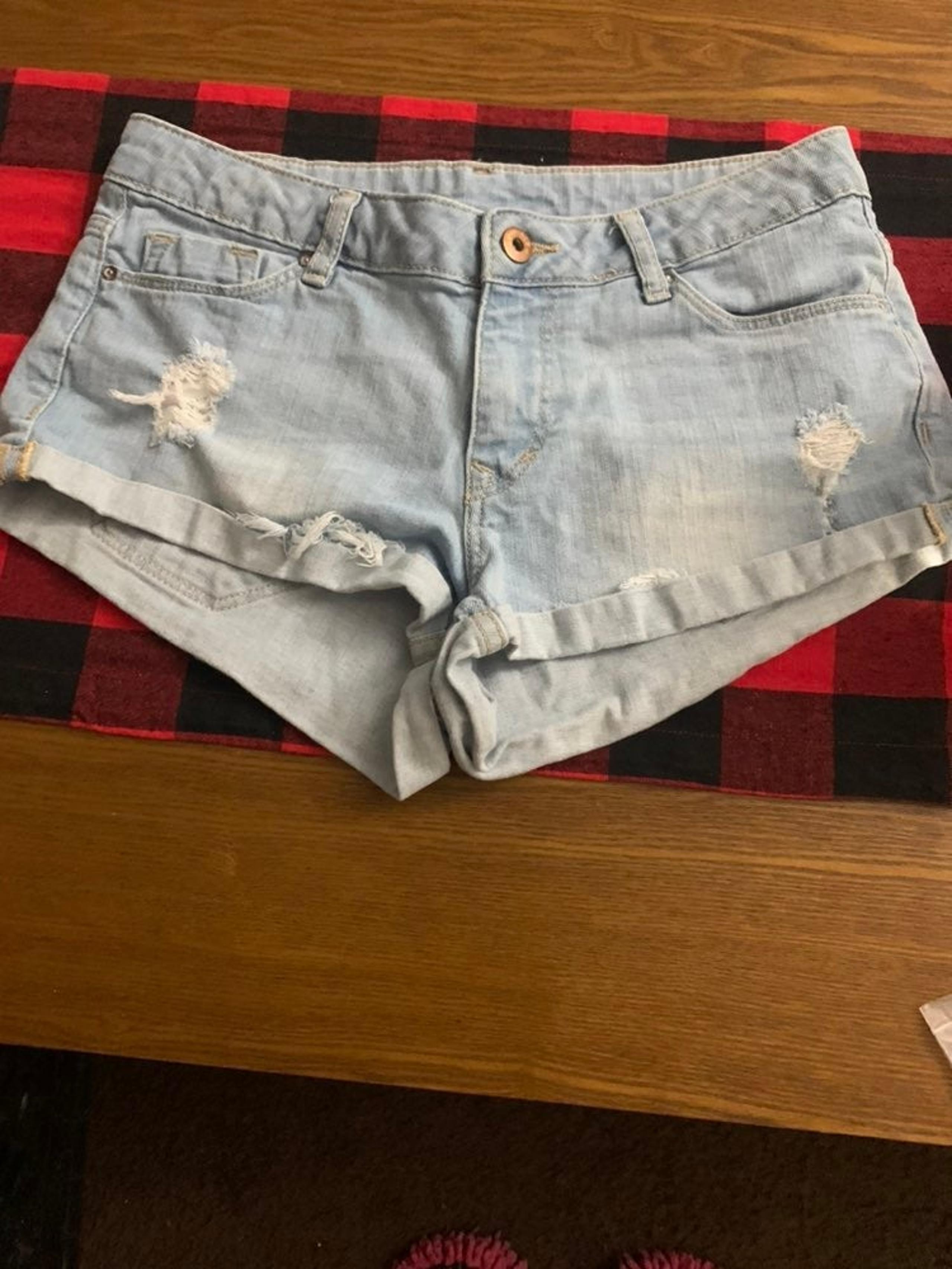 Divided women’s Jean shorts Sz 6