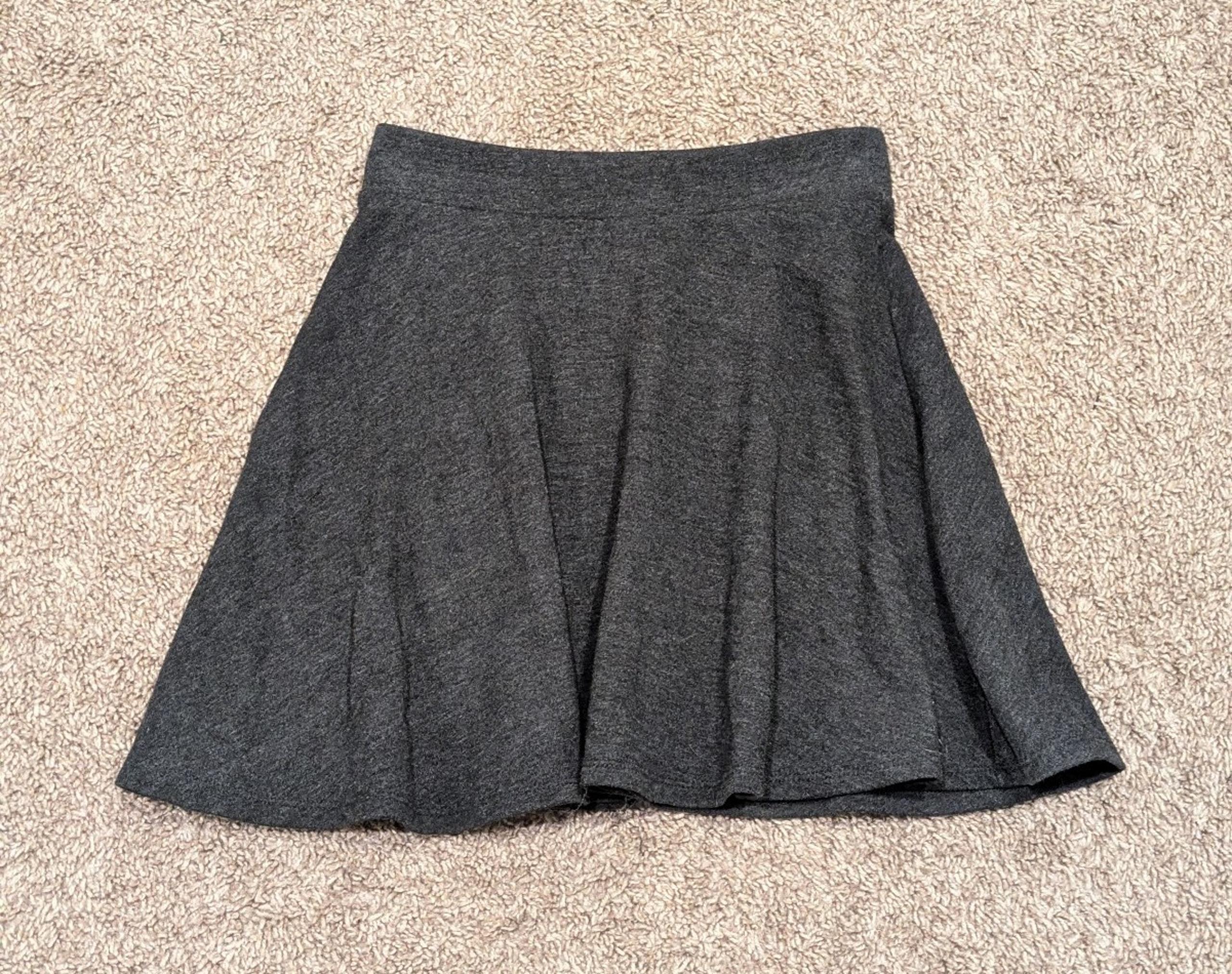 Forever 21 women's dark grey high waisted flare out skater skirt size XS