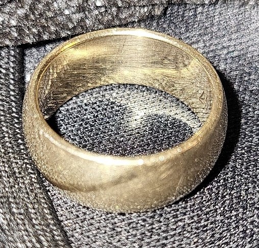 Vintage 14k art carved ring engraved