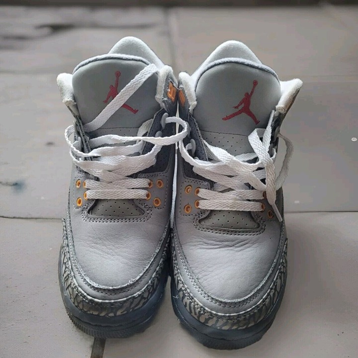 Size 3.5 Y- Jordan 3 Retro Mid Cool Grey
