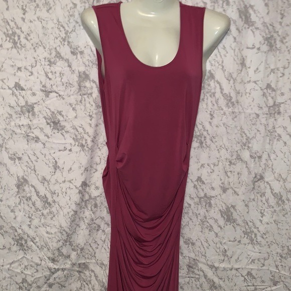 INGRID & ISABEL MATERNITY SLEEVELESS PLUM DRAPE FRONT SIZE SMALL