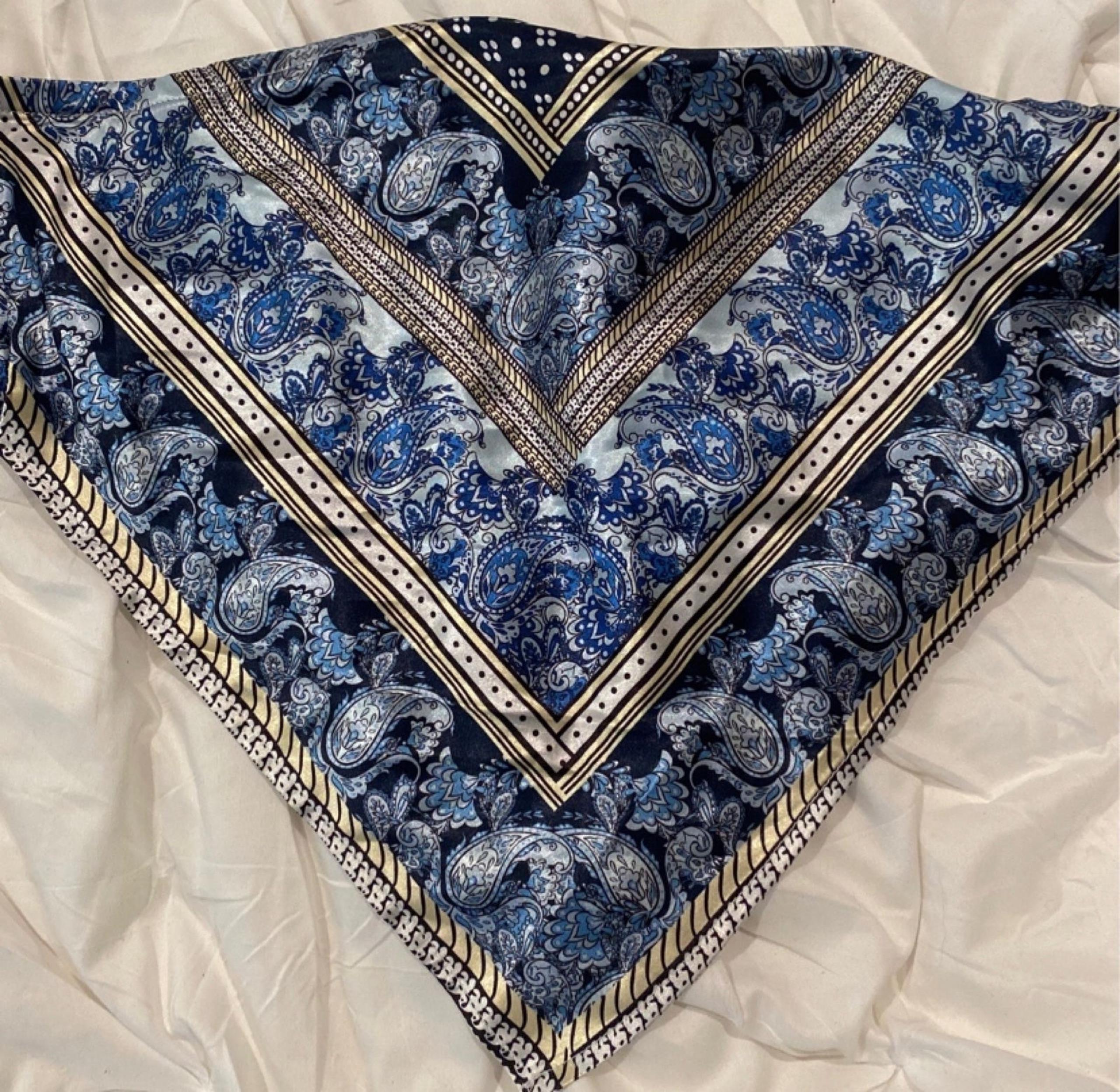 Scarf top