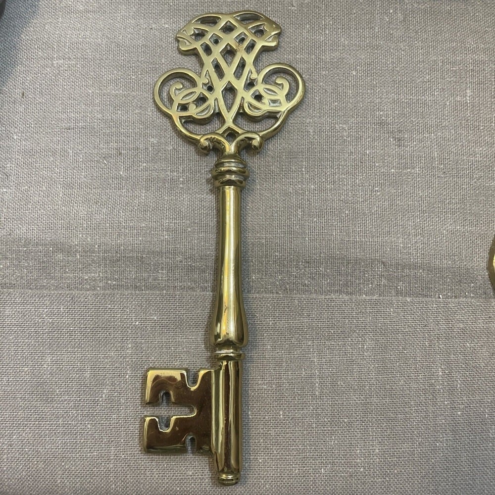 Virginia Metalcrafters Williamsburg Skeleton key Paperweight