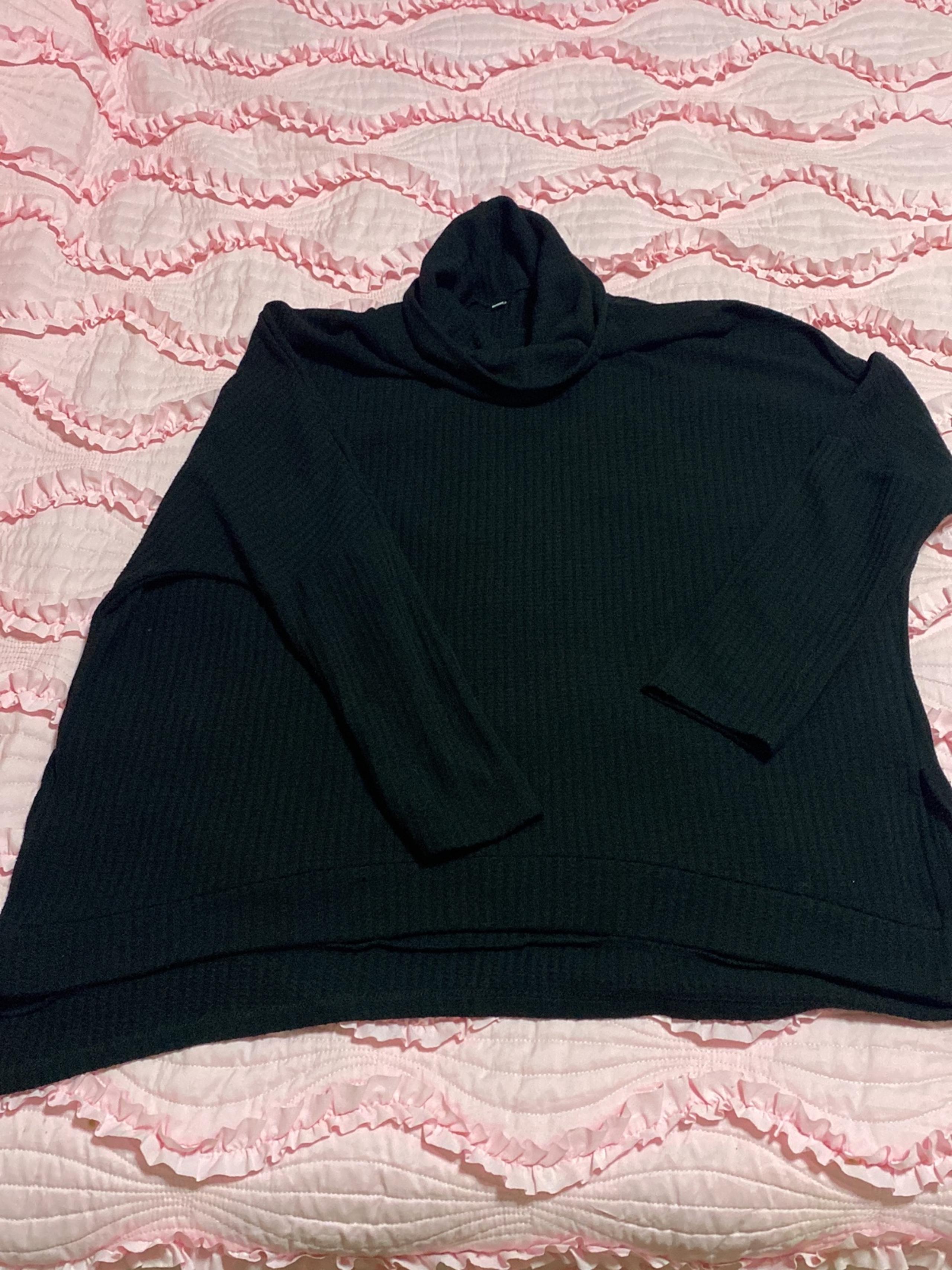 Women’s black oversized waffle knit shirt
