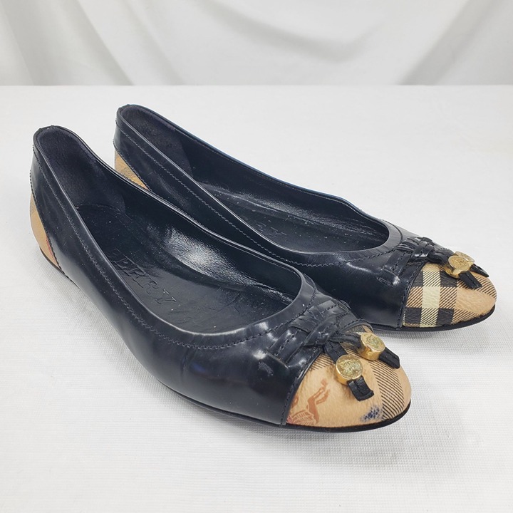 Burberry Women's Black Ballet Flats Leather Plaid Almond Toe Slip-On Size 36.5