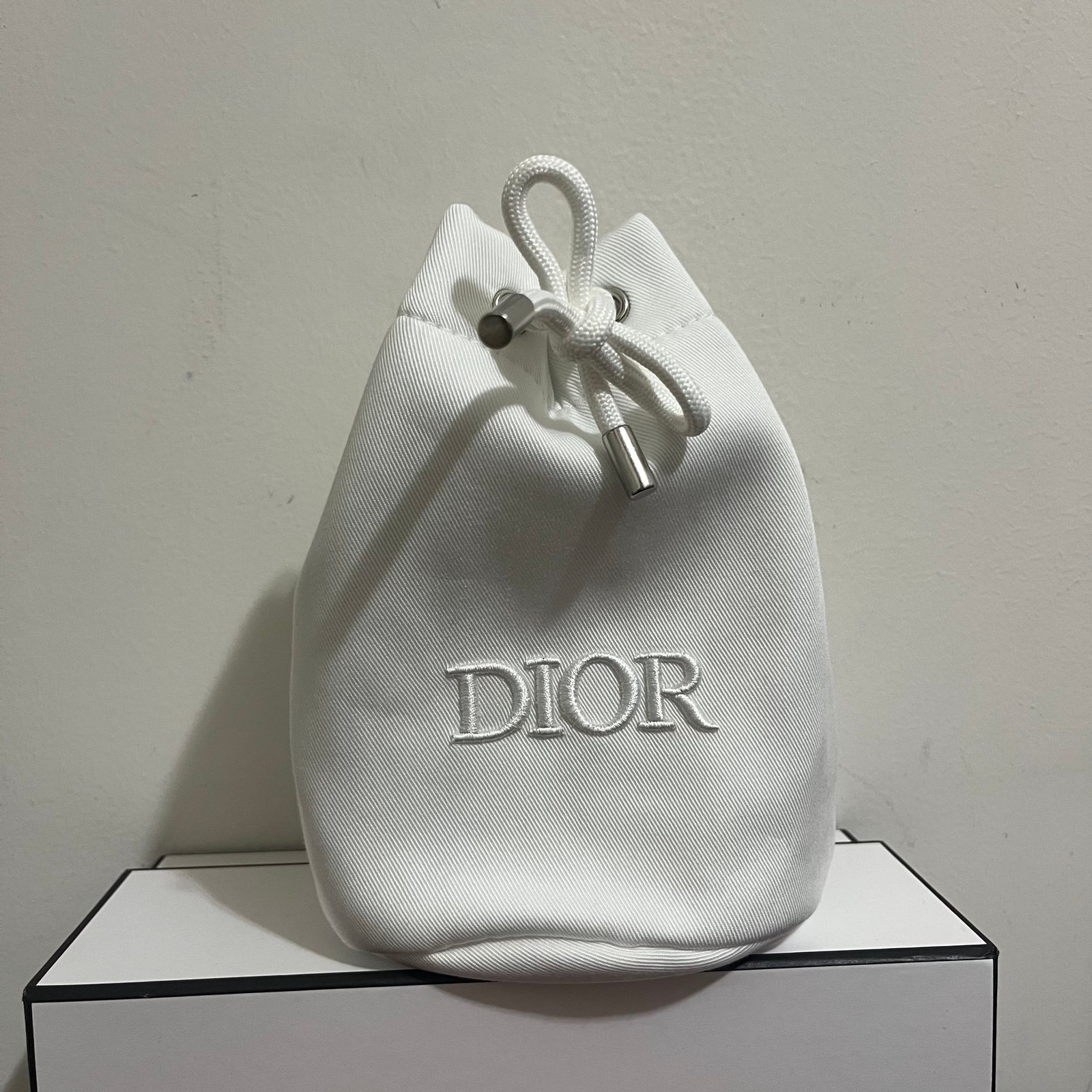 Dior White Twill Drawstring Pouch Makeup Bucket Bag Logo New 4.5x7x4