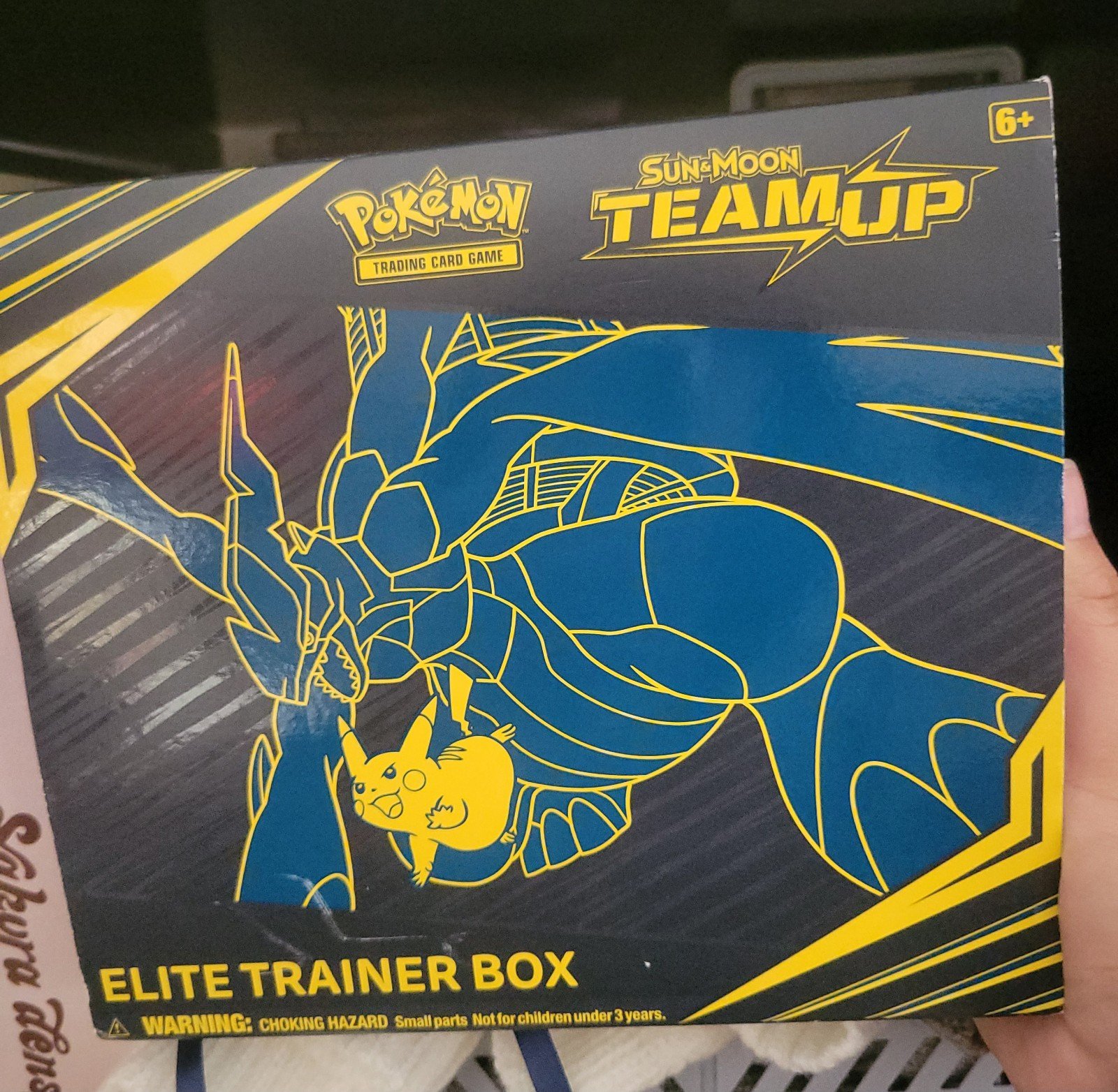 Sun and moon Elite Trainer Box