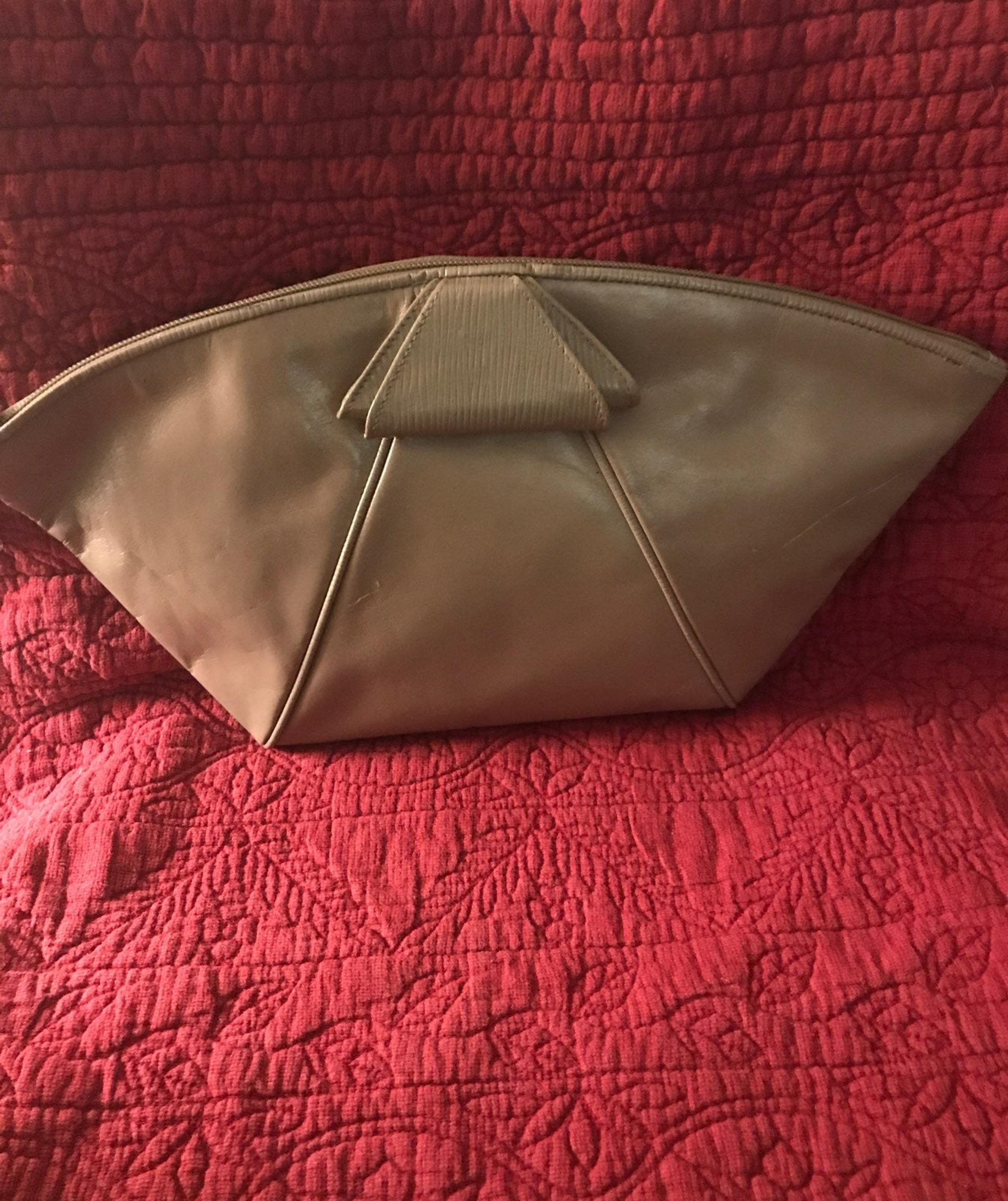 purses and handbags