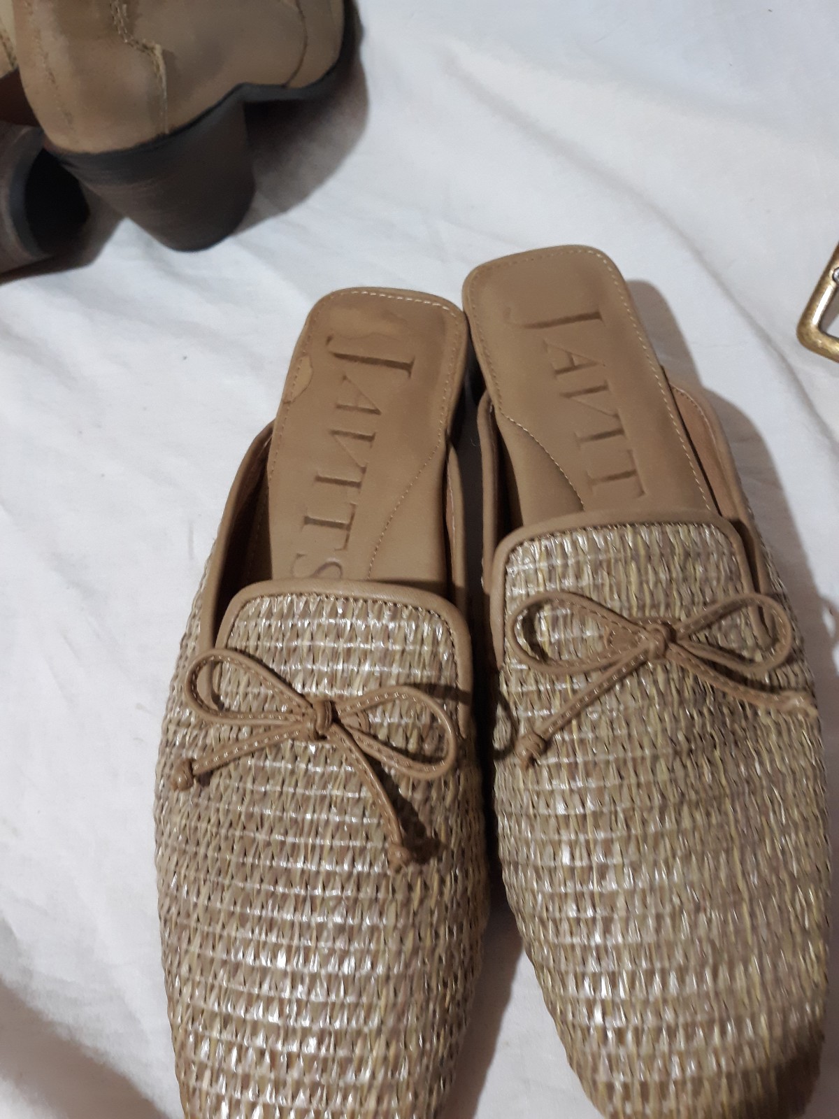 Womens Eric Javits New York Tan basketweave Heeled Mules sz 7.5