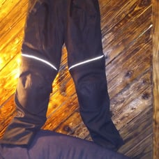 Motorcycle pants with padding