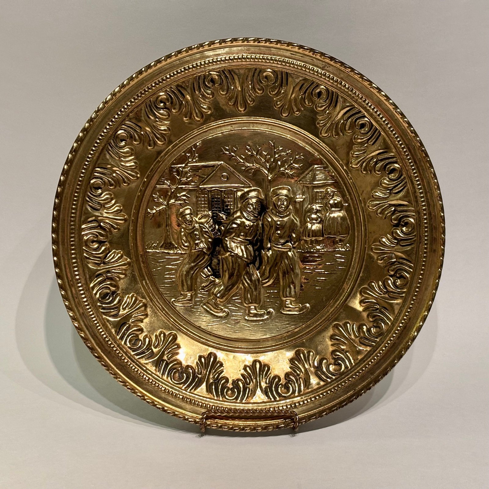 Vintage Hammered Brass Repousse Wall Plate Ice Skaters Made in England 12