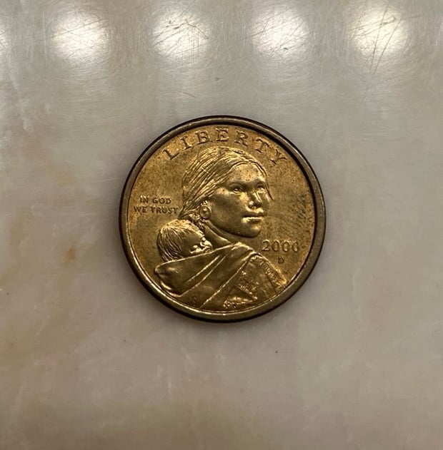 2000 D SACAGAWEA ONE DOLLAR COIN US LIBERTY GOLD COLOR