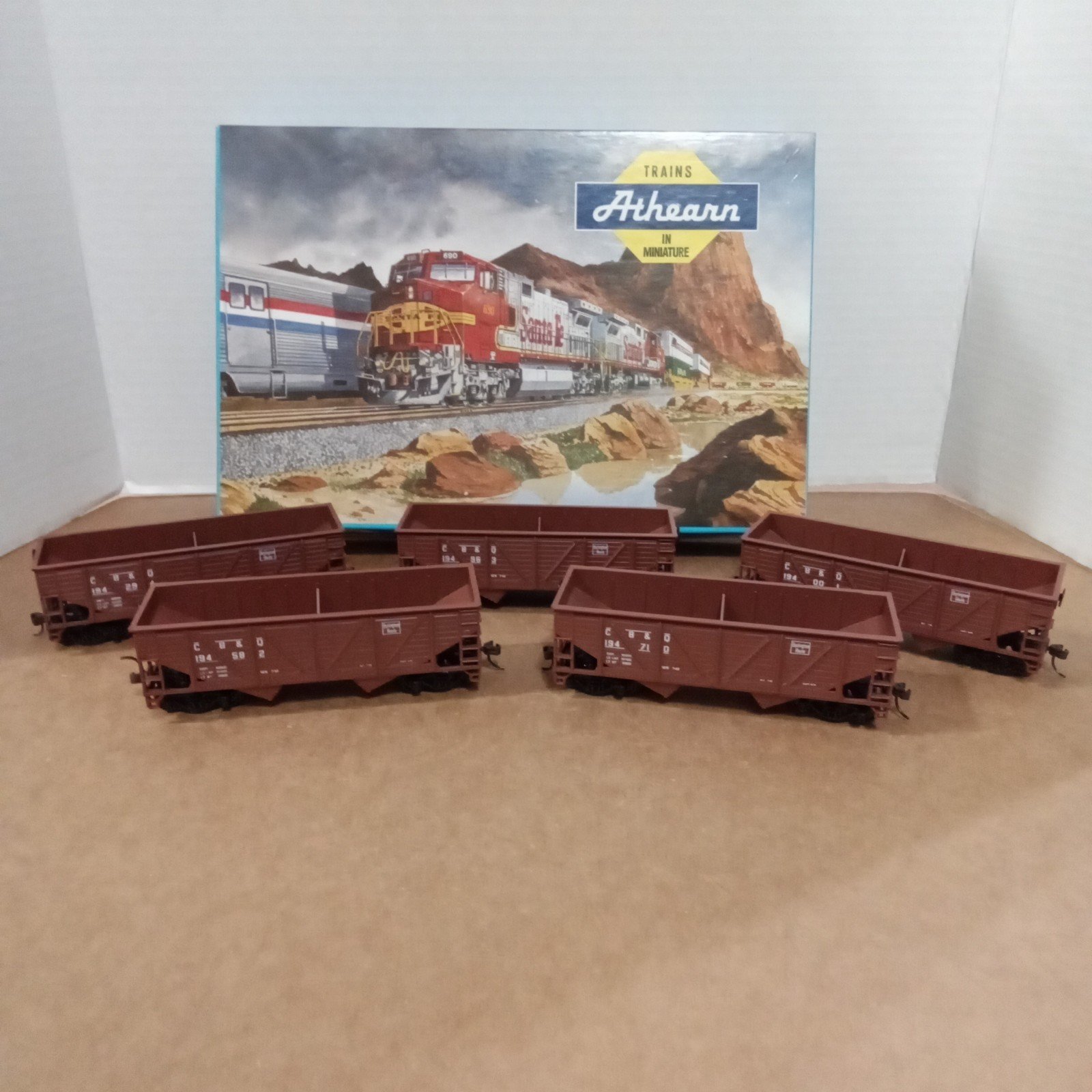 Athearn HO Scale CB&Q 34' CS Hopper 5 Train Cars Set