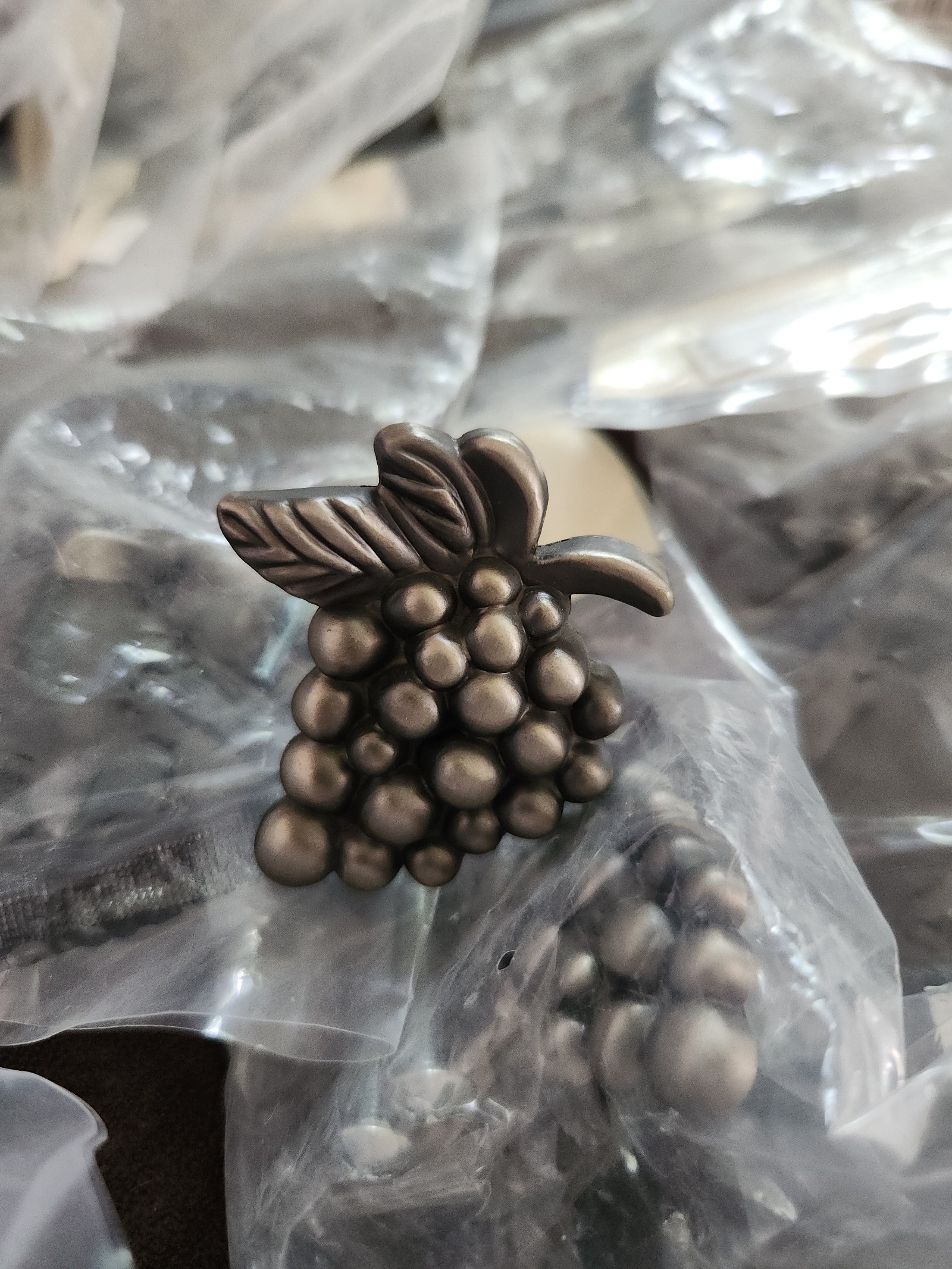 ATLAS Homewares Vinyard Grape Drawer Pulls