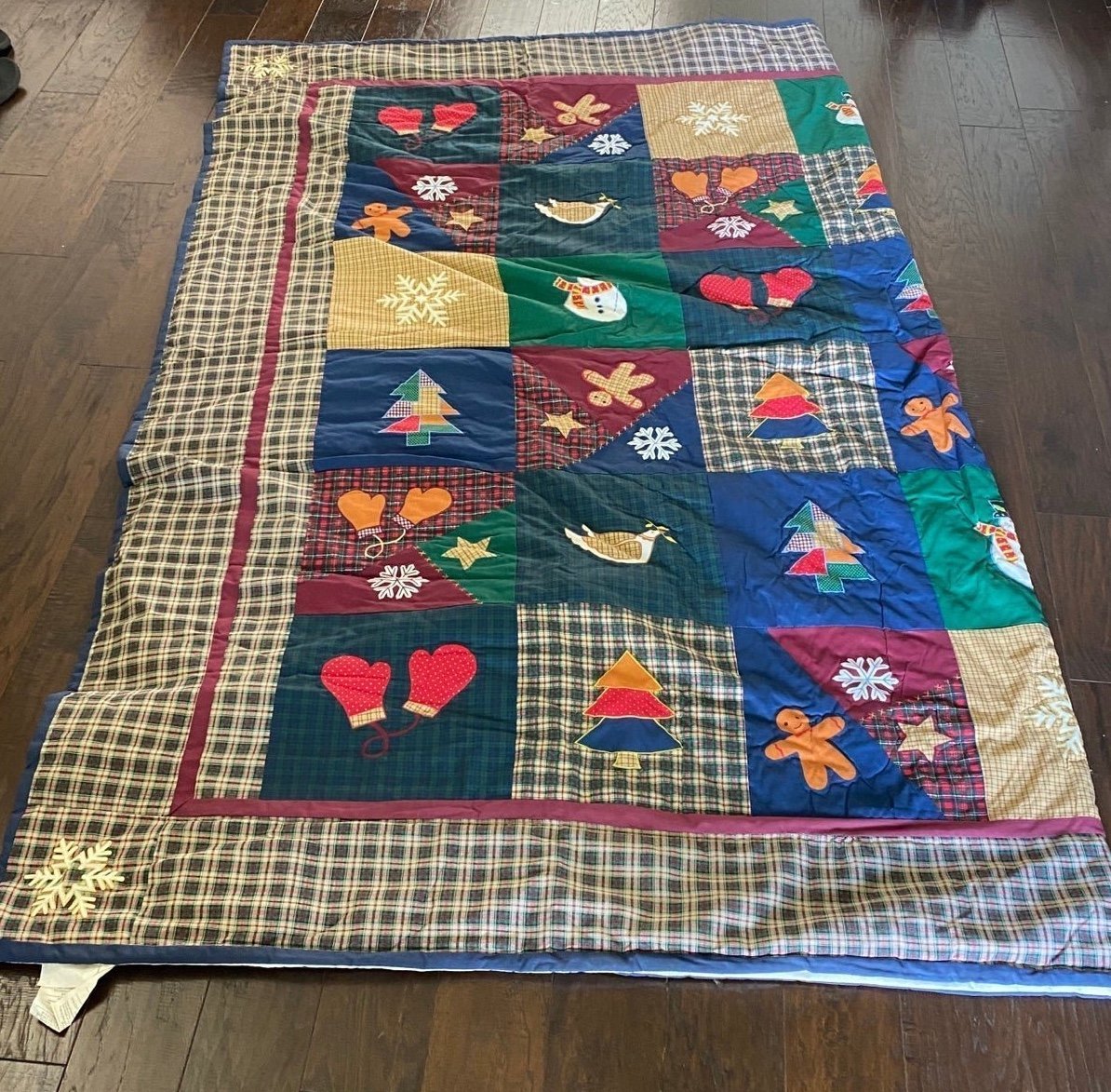 Christmas Themed Bedding Queen Quilt and 2 Pillow Shams