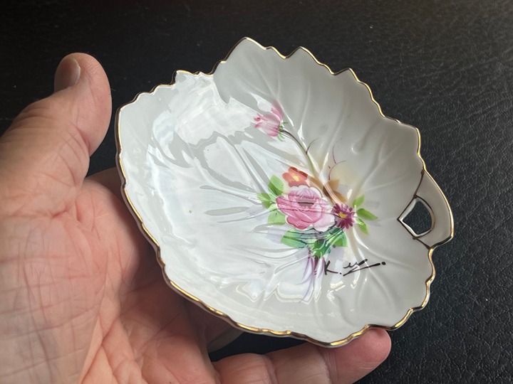 Vintage Leaf Dishes Roses Hand Painted,Signed Made in Occupied Japan B17