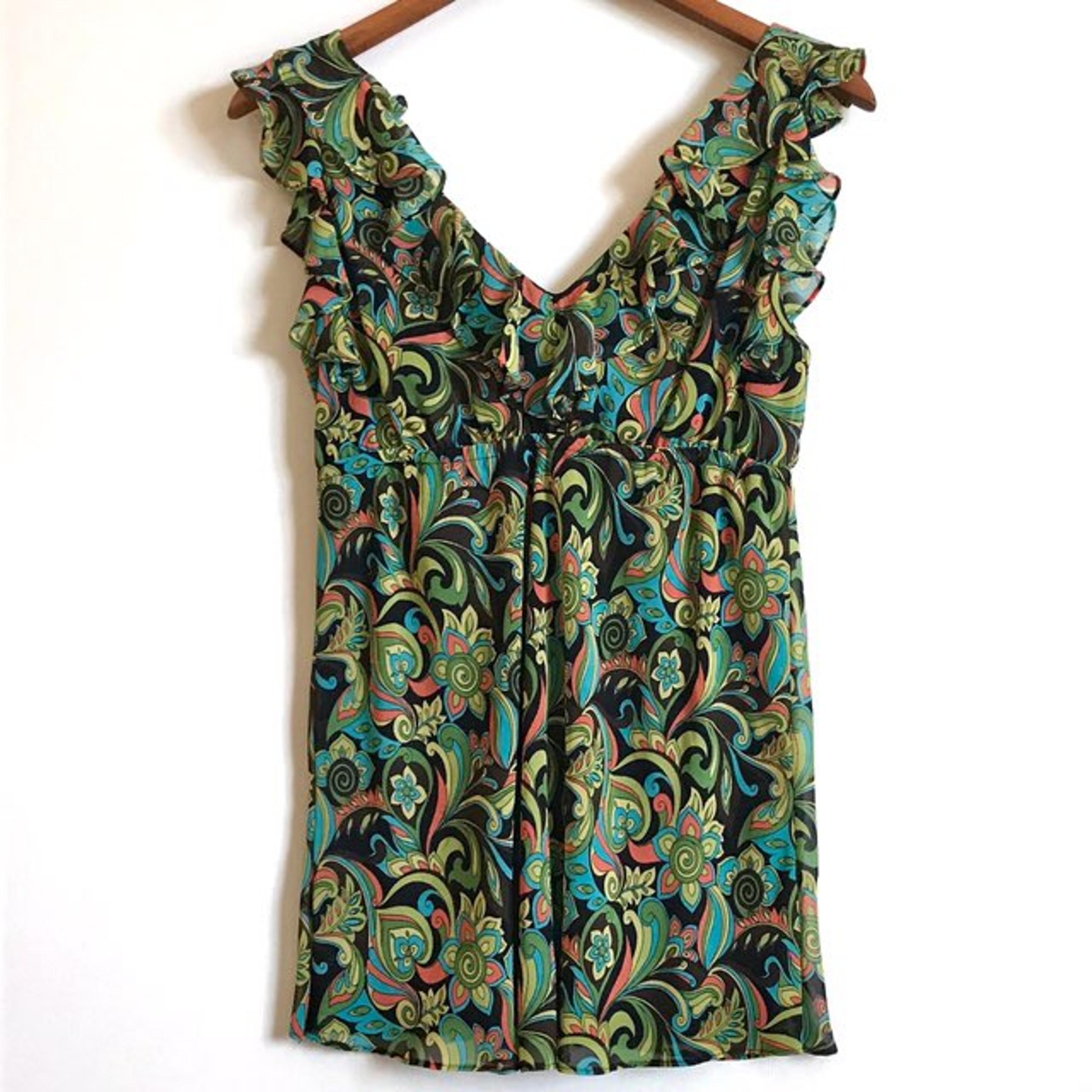 Bisou Bisou printed ruffled tank top siz
